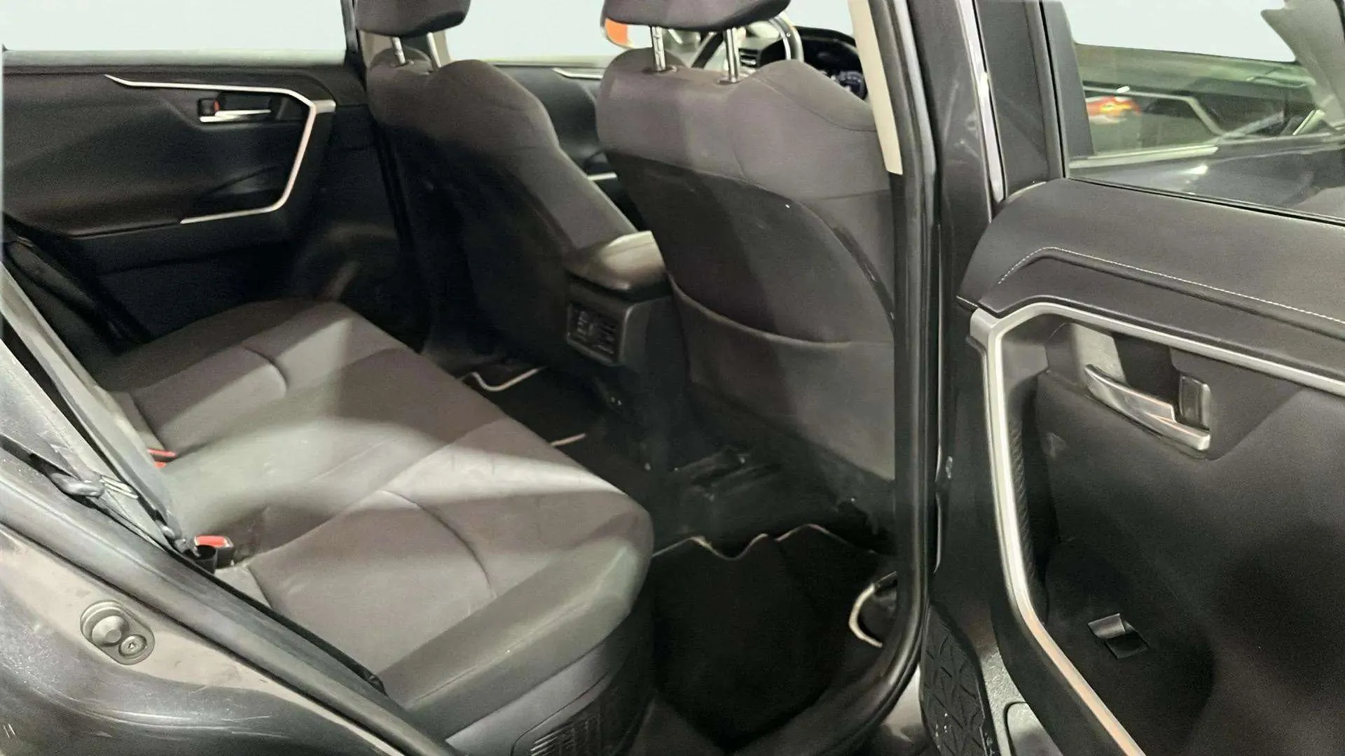 Toyota RAV4 2.5l 220H Advance - foto 14