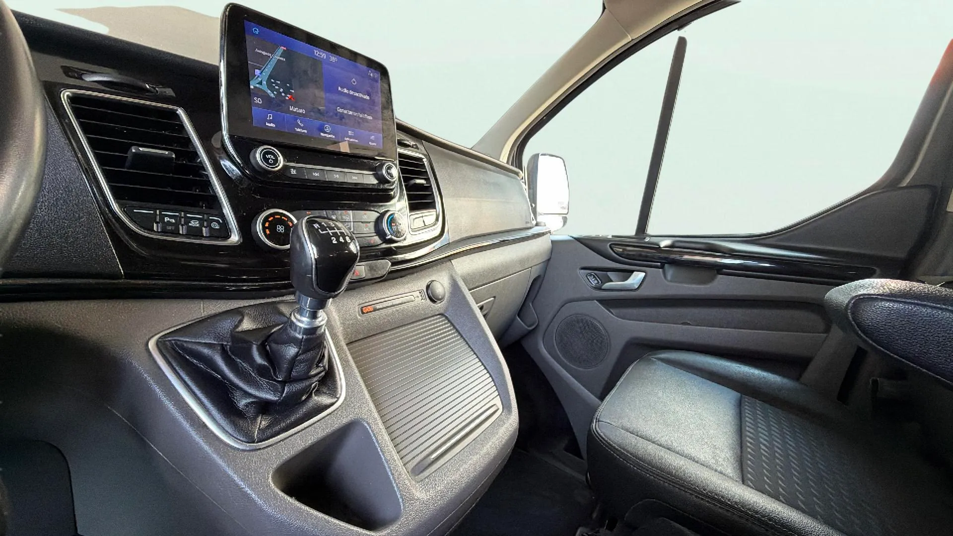 Ford Tourneo Custom 2.0 EcoBoost Hybr L2 Titanium - foto 29