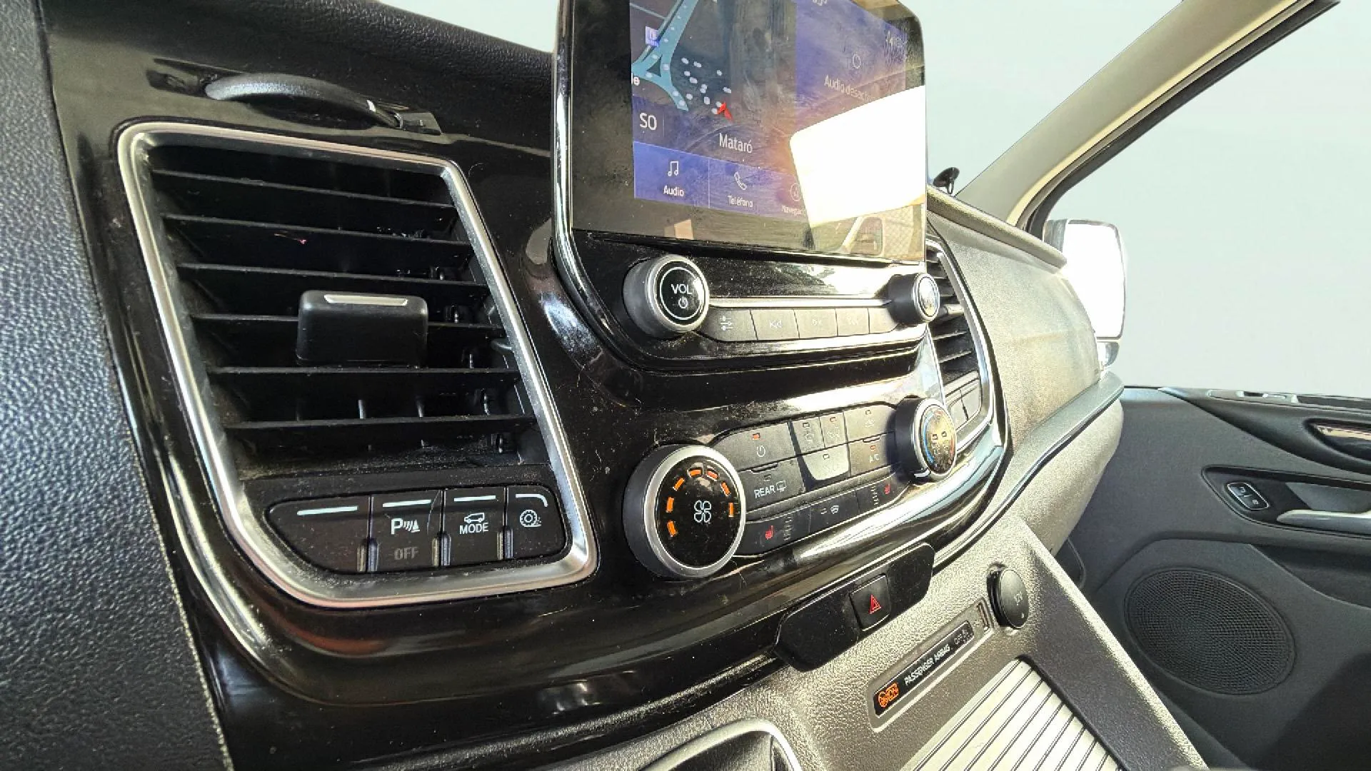 Ford Tourneo Custom 2.0 EcoBoost Hybr L2 Titanium - foto 30
