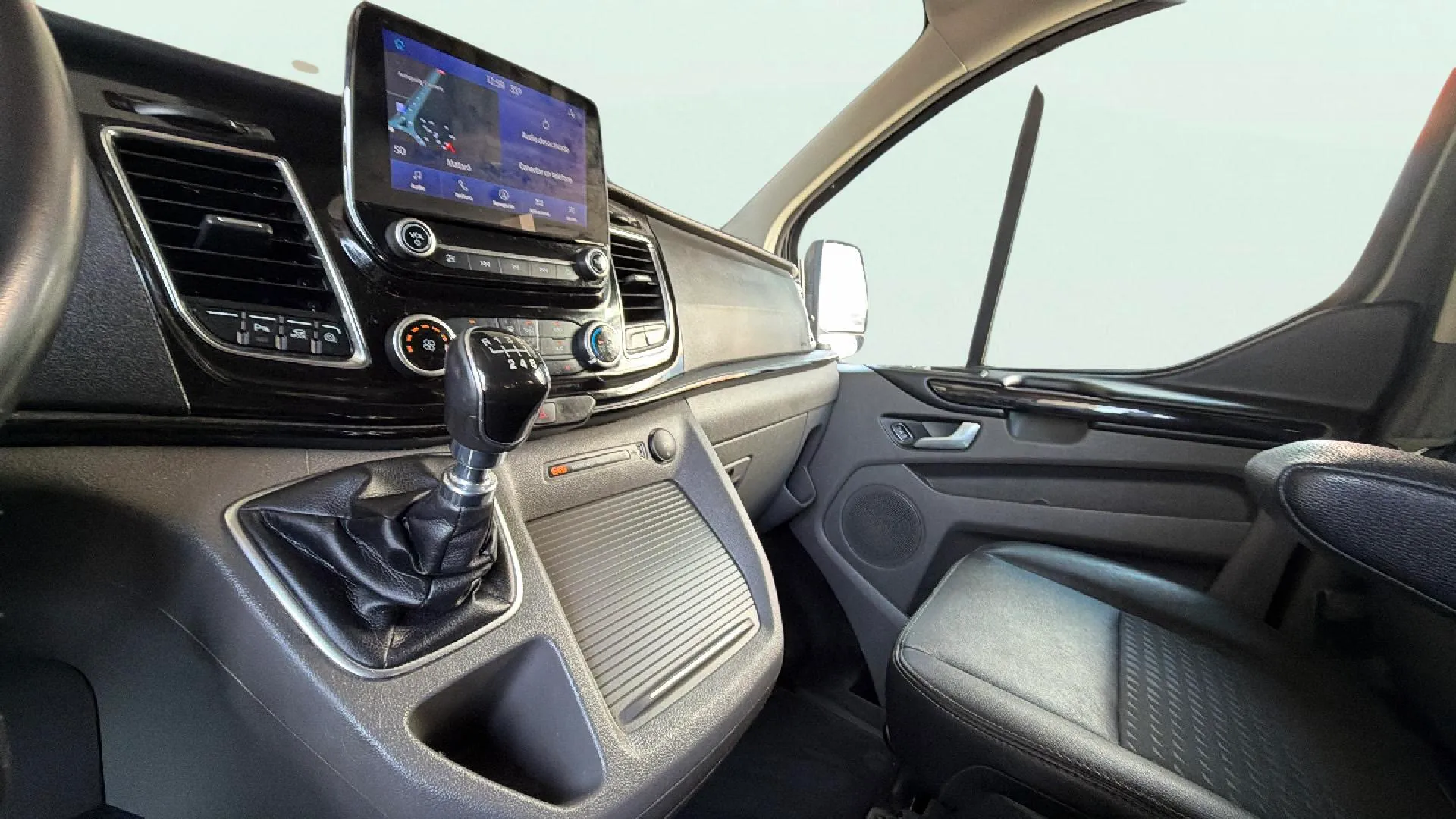 Ford Tourneo Custom 2.0 EcoBoost Hybr L2 Titanium - foto 19