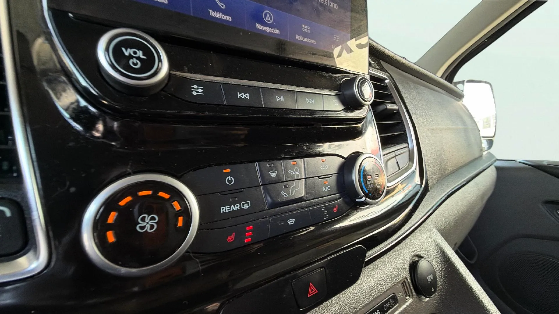 Ford Tourneo Custom 2.0 EcoBoost Hybr L2 Titanium - foto 20