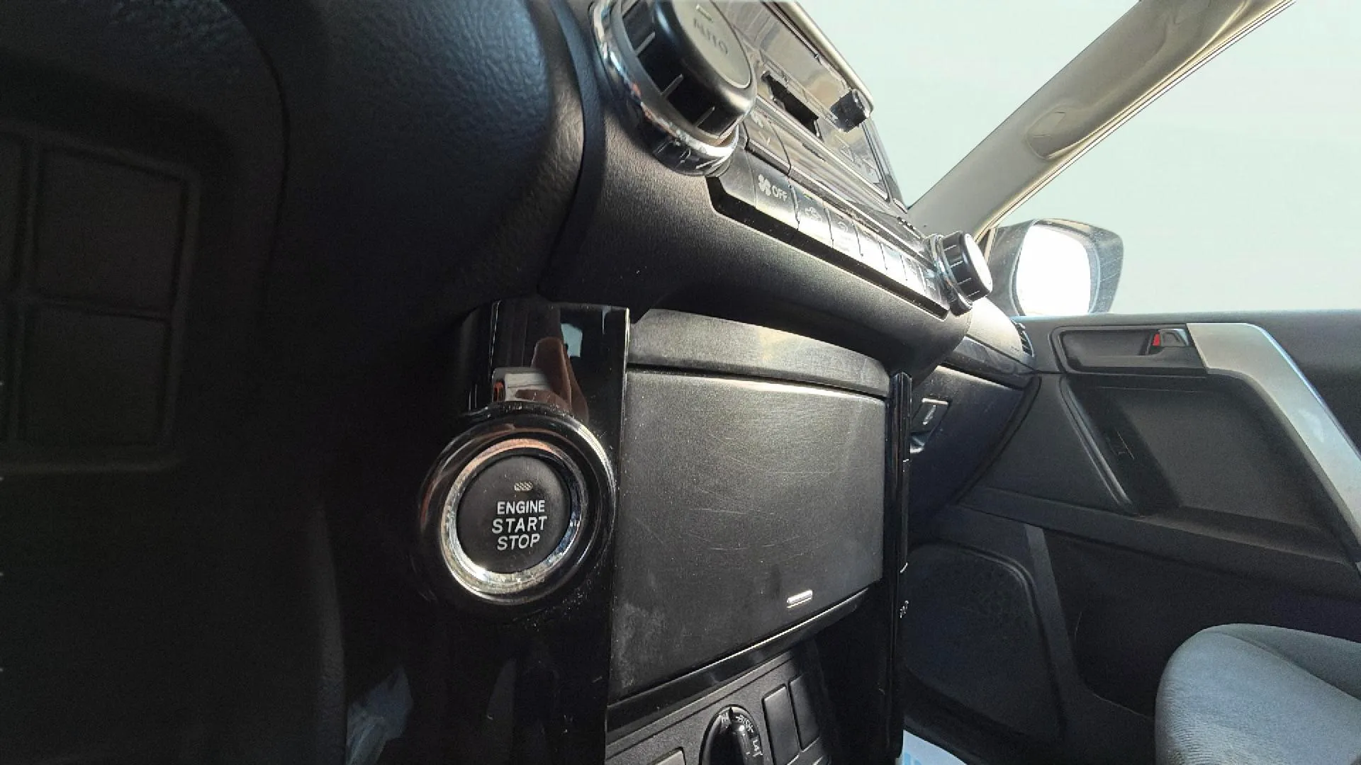 Toyota Land Cruiser 2.8 D-4D GX - foto 28
