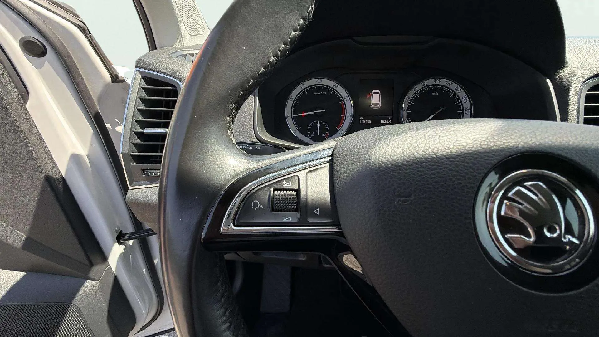Škoda Karoq 1.0 TSI DSG Ambition - foto 13