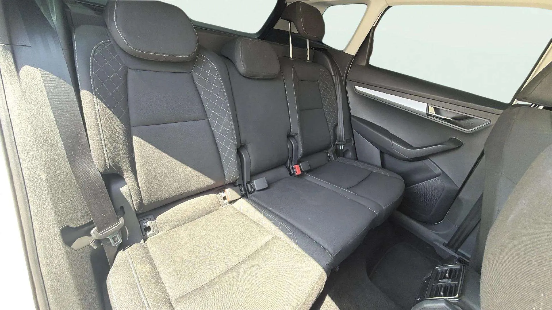 Škoda Karoq 1.0 TSI DSG Ambition - foto 17