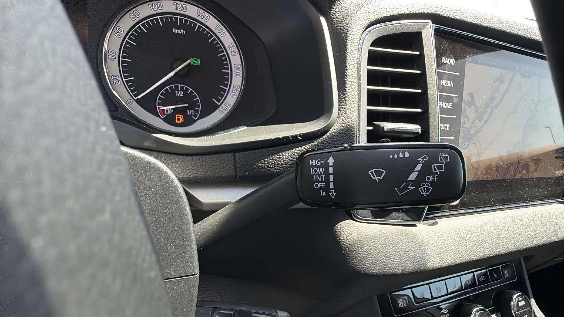 Škoda Karoq 1.0 TSI DSG Ambition - foto 19