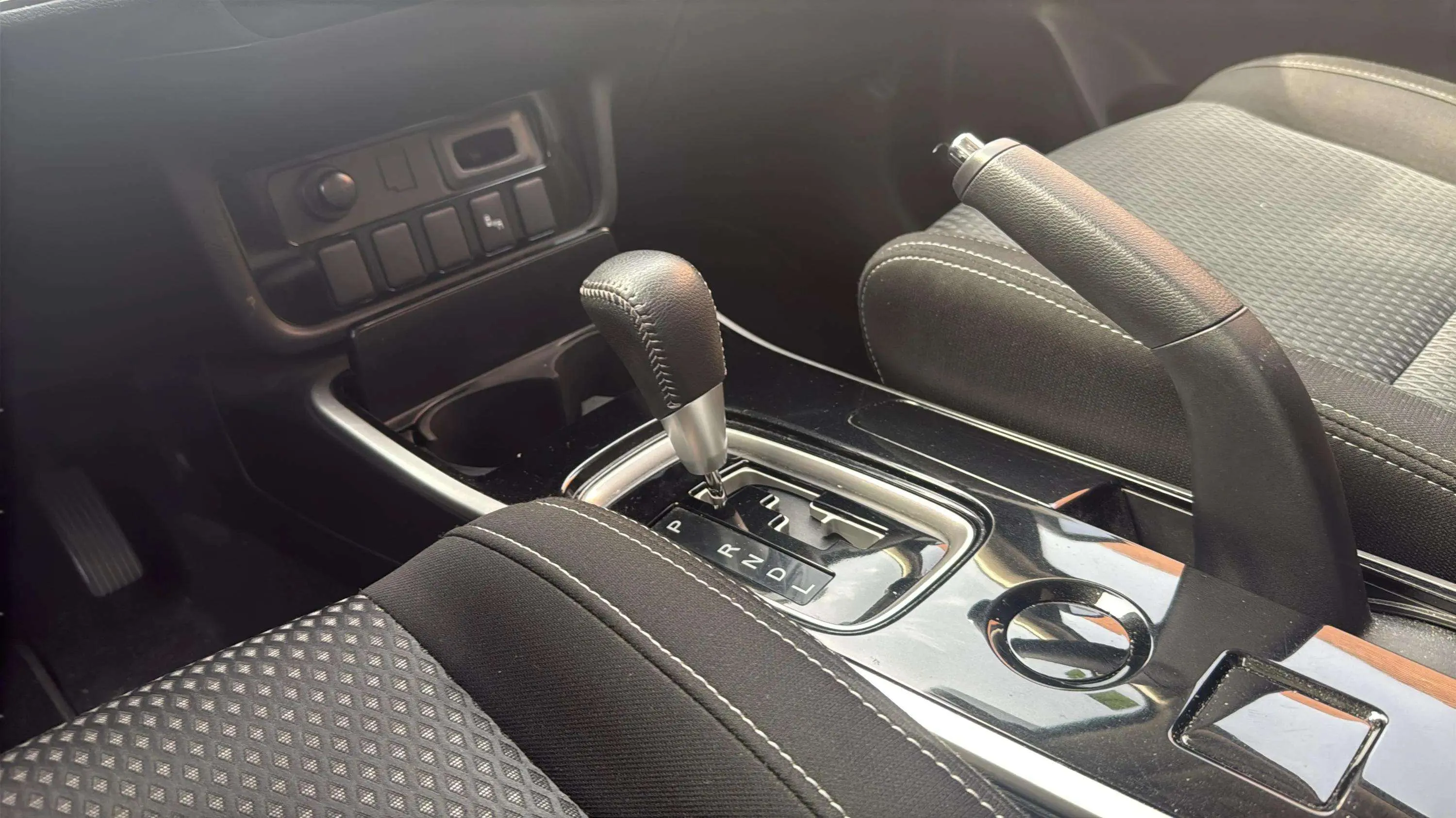 Mitsubishi Outlander 200 MPI Motion CVT 2WD 7 plazas - foto 26