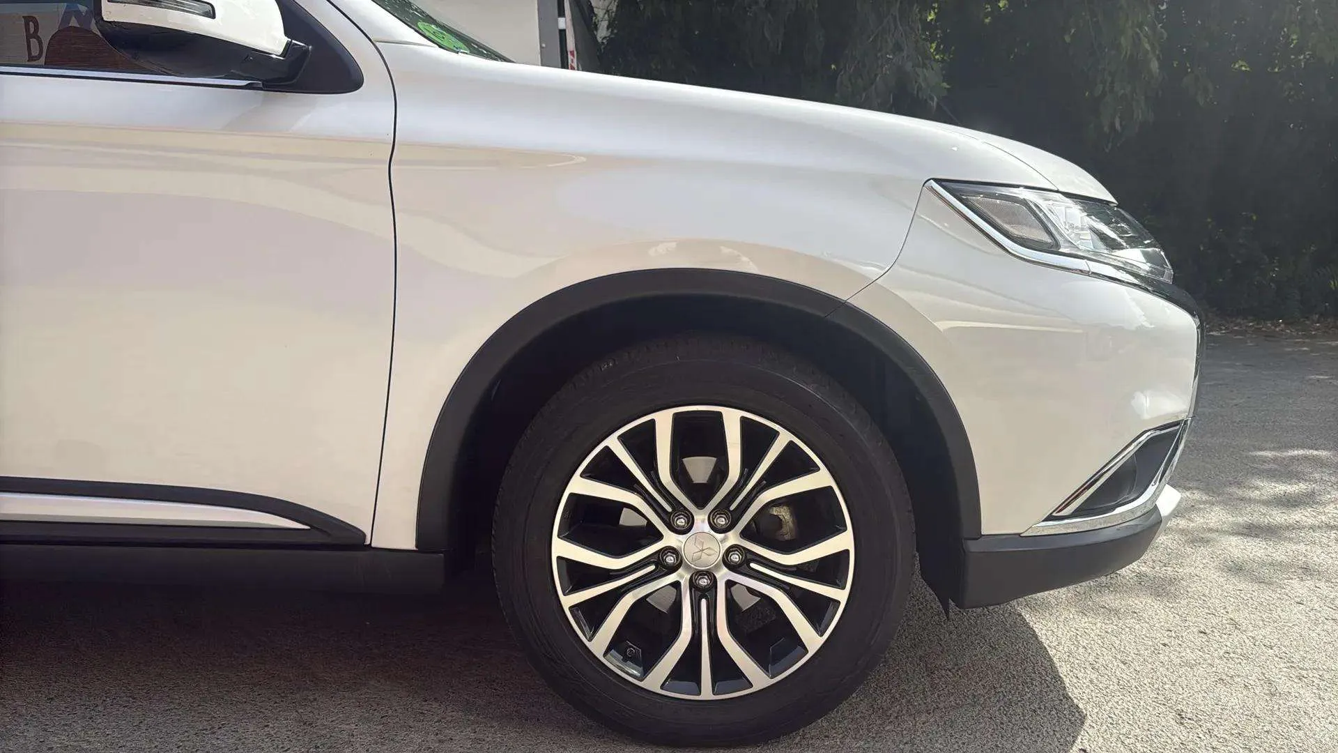 Mitsubishi Outlander 200 MPI Motion CVT 2WD 7 plazas - foto 3