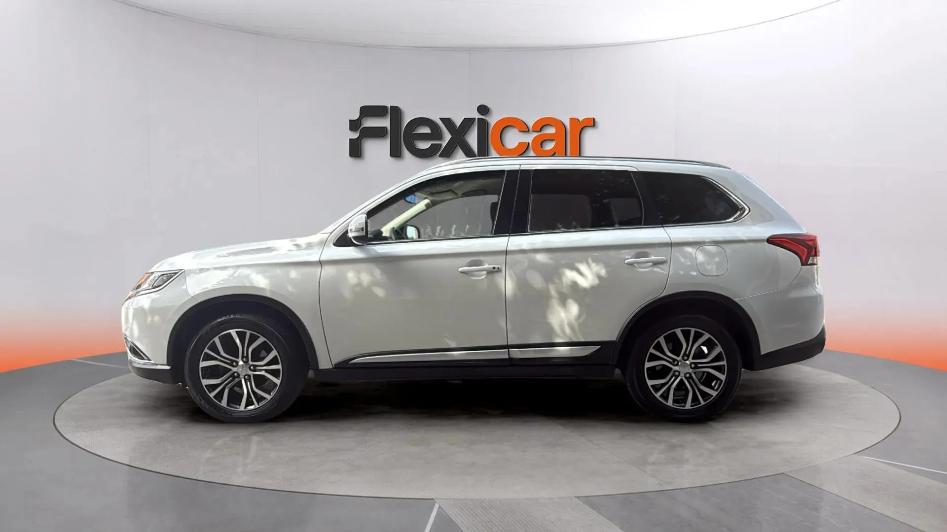 Mitsubishi Outlander 200 MPI Motion CVT 2WD 7 plazas - foto 8