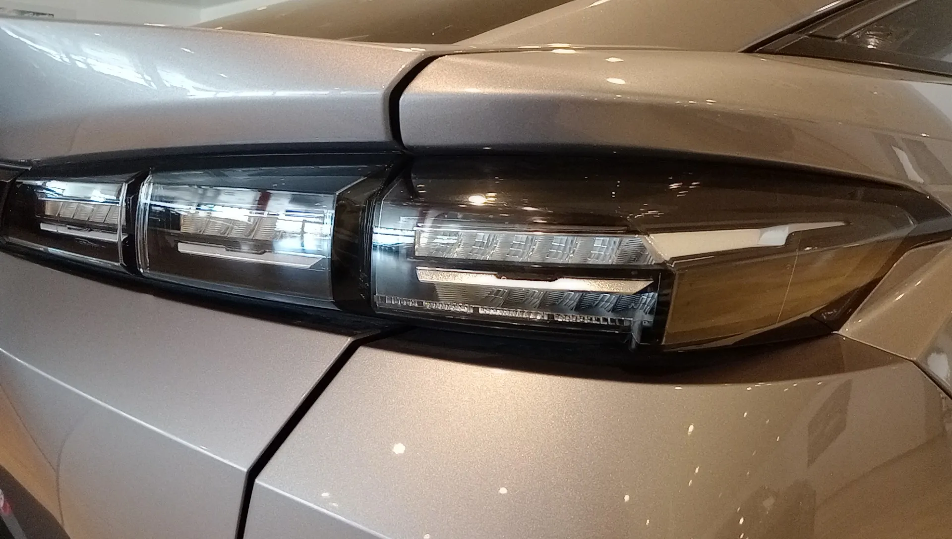 Peugeot 408 Allure PHEV 180 e-EAT8 - foto 30