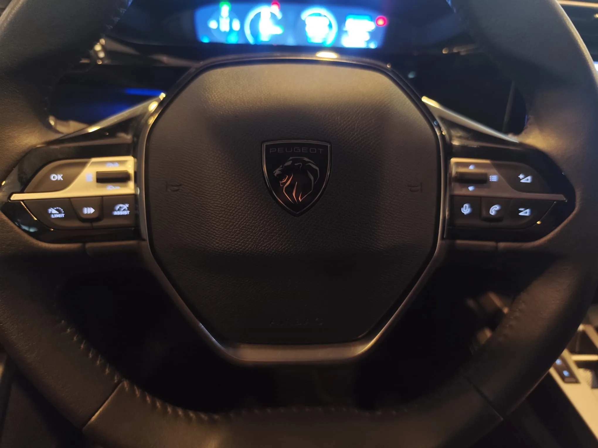 Peugeot 408 Allure PHEV 180 e-EAT8 - foto 12