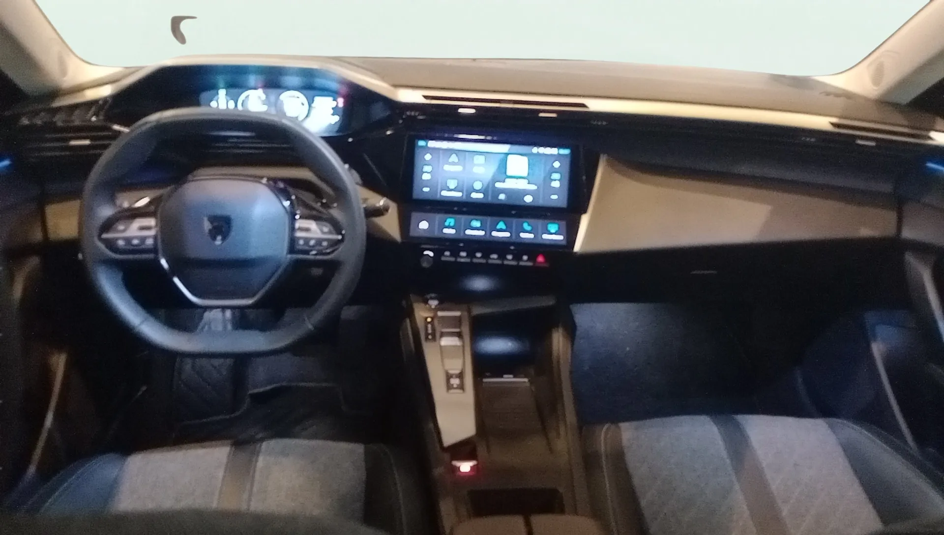 Peugeot 408 Allure PHEV 180 e-EAT8 - foto 18
