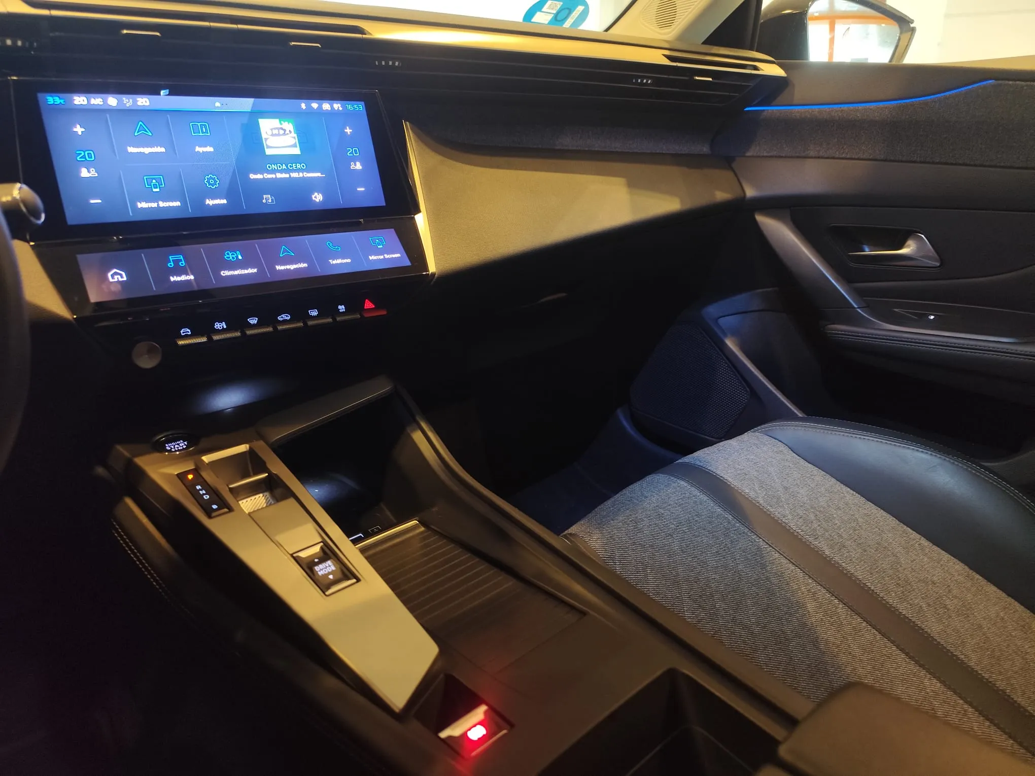 Peugeot 408 Allure PHEV 180 e-EAT8 - foto 17