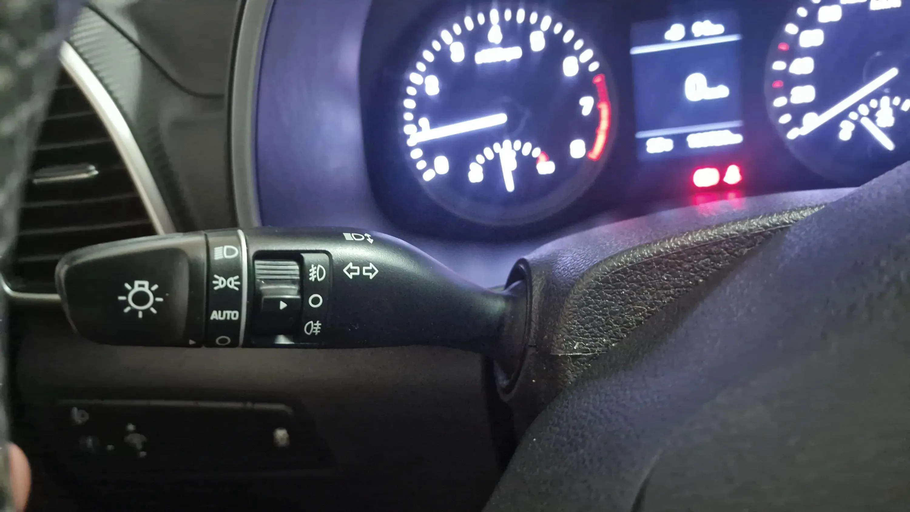 Hyundai Tucson 1.6 GDI SLE 4x2 - foto 17