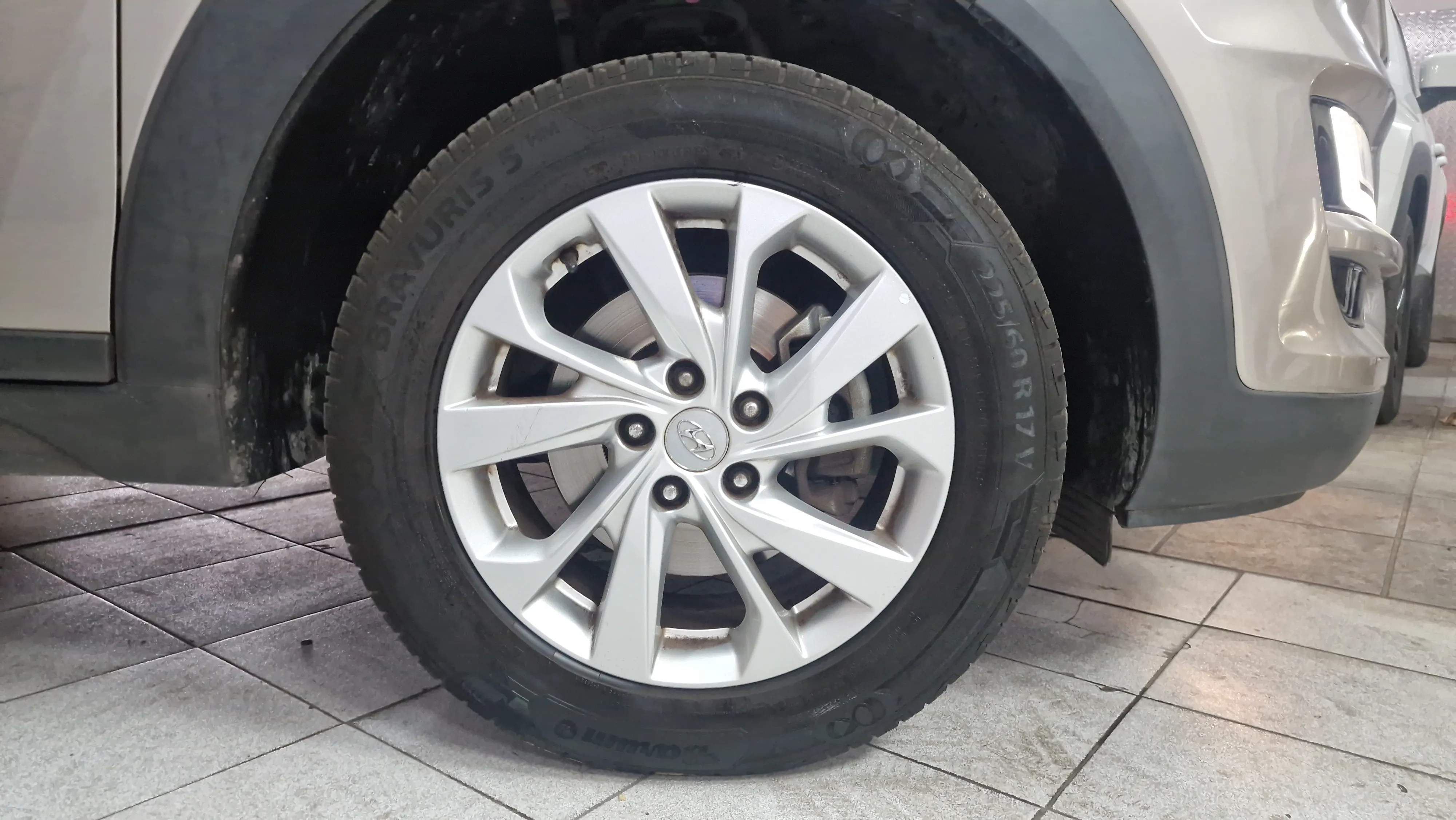 Hyundai Tucson 1.6 GDI SLE 4x2 - foto 27
