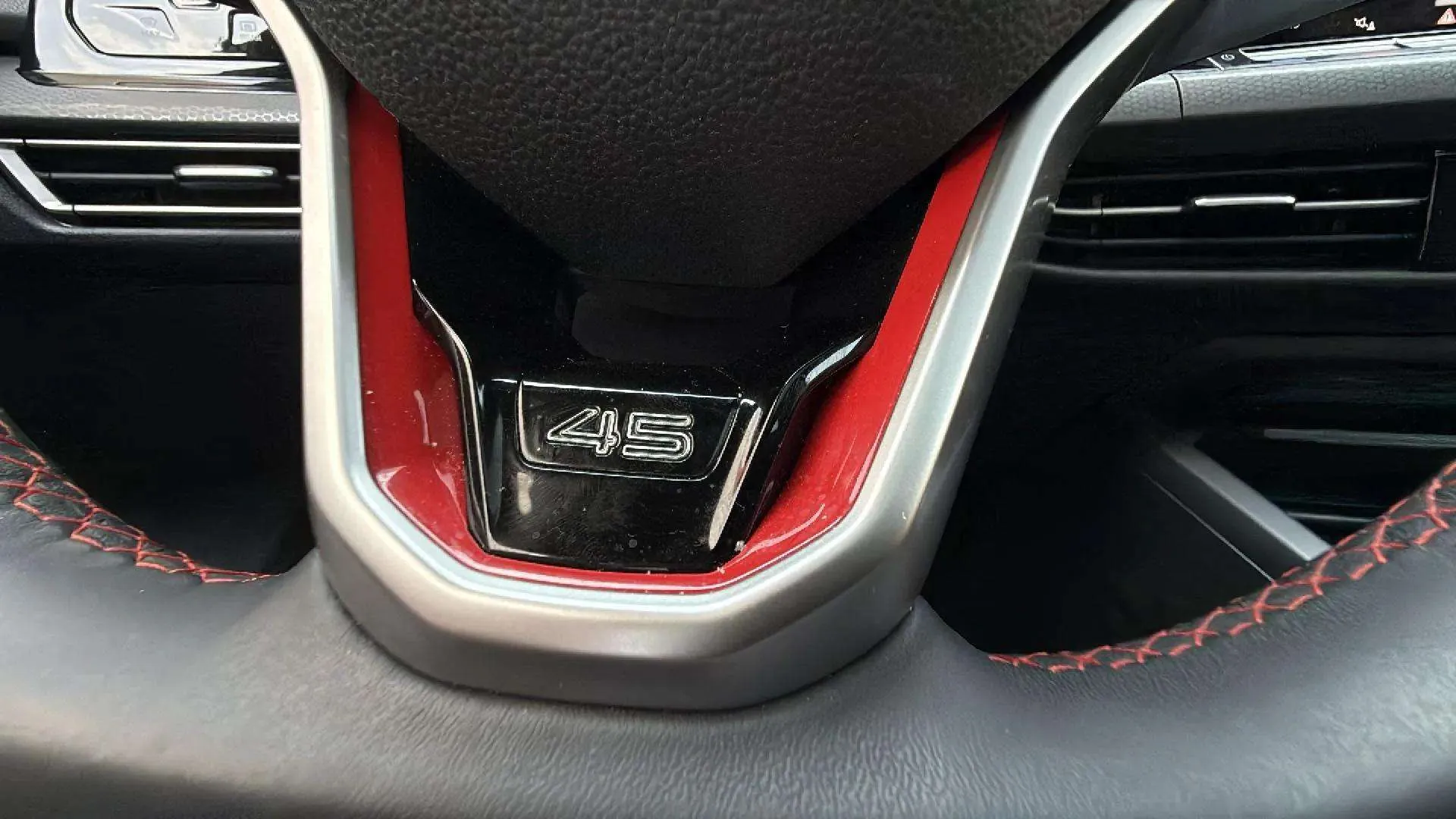 Volkswagen Golf GTI Clubsport 45 Aniversario 2.0 TSI DSG - foto 17