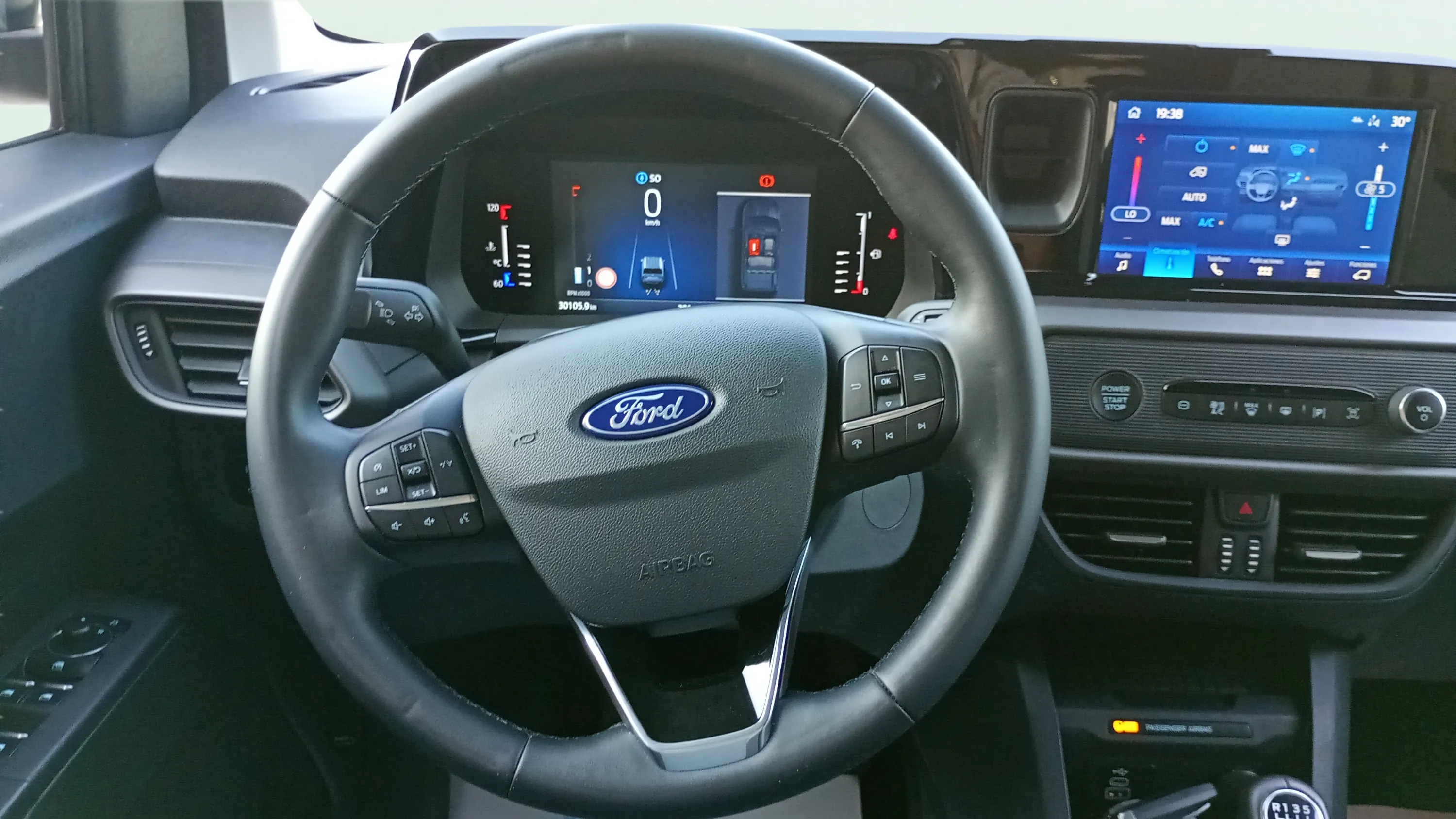 Ford Tourneo Courier 1.0 EcoBoost Titanium - foto 11