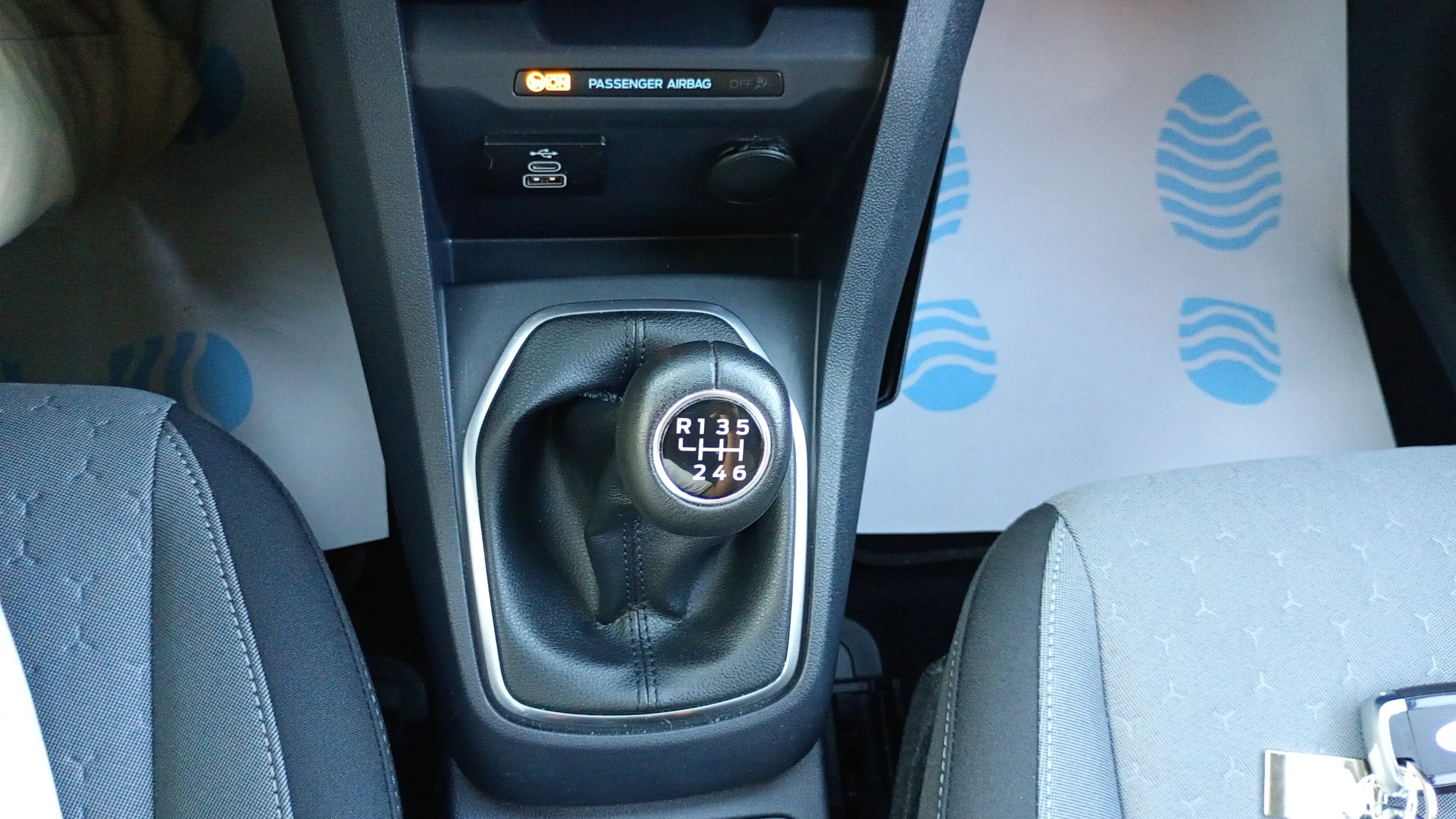 Ford Tourneo Courier 1.0 EcoBoost Titanium - foto 22