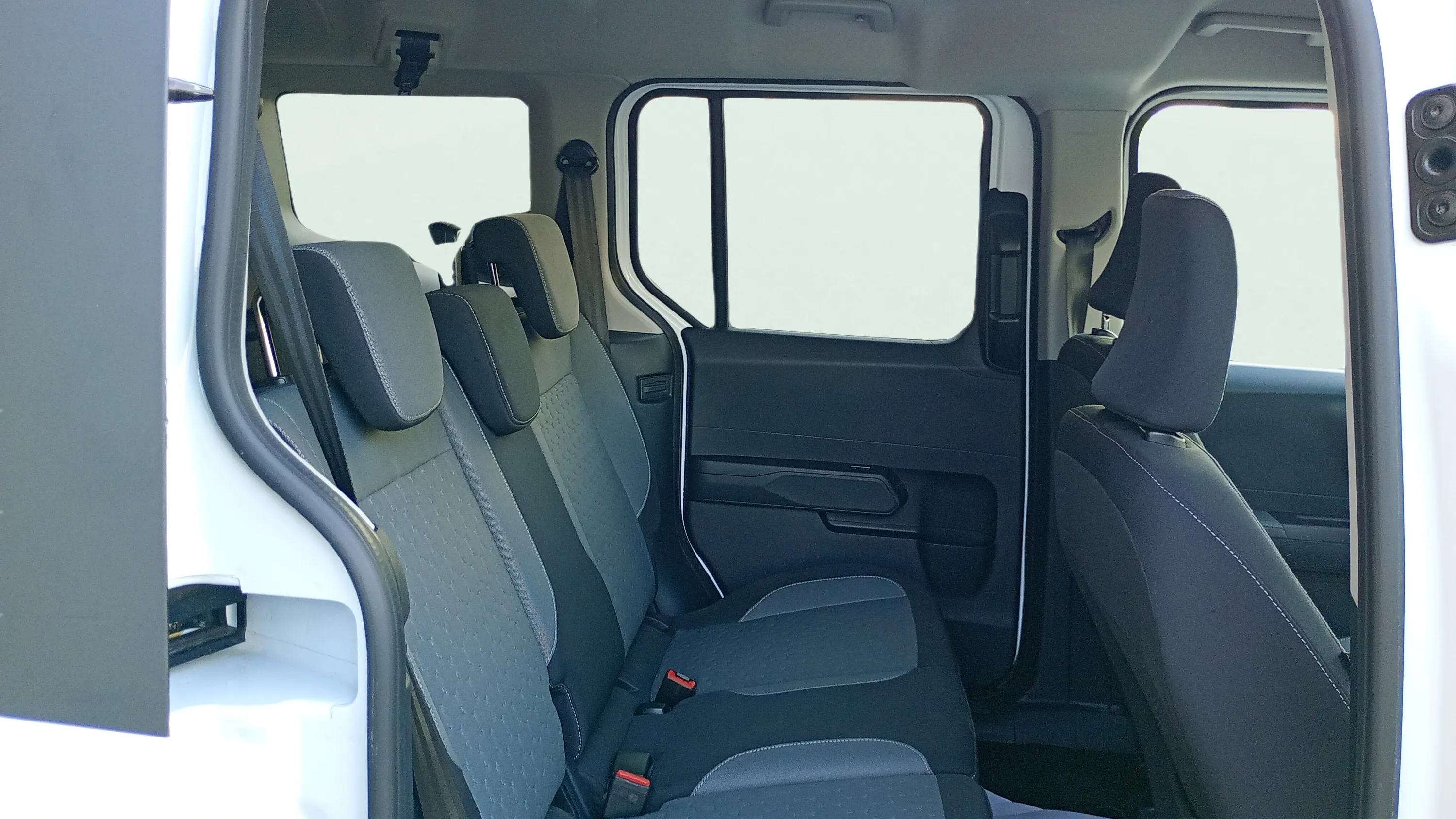 Ford Tourneo Courier 1.0 EcoBoost Titanium - foto 14