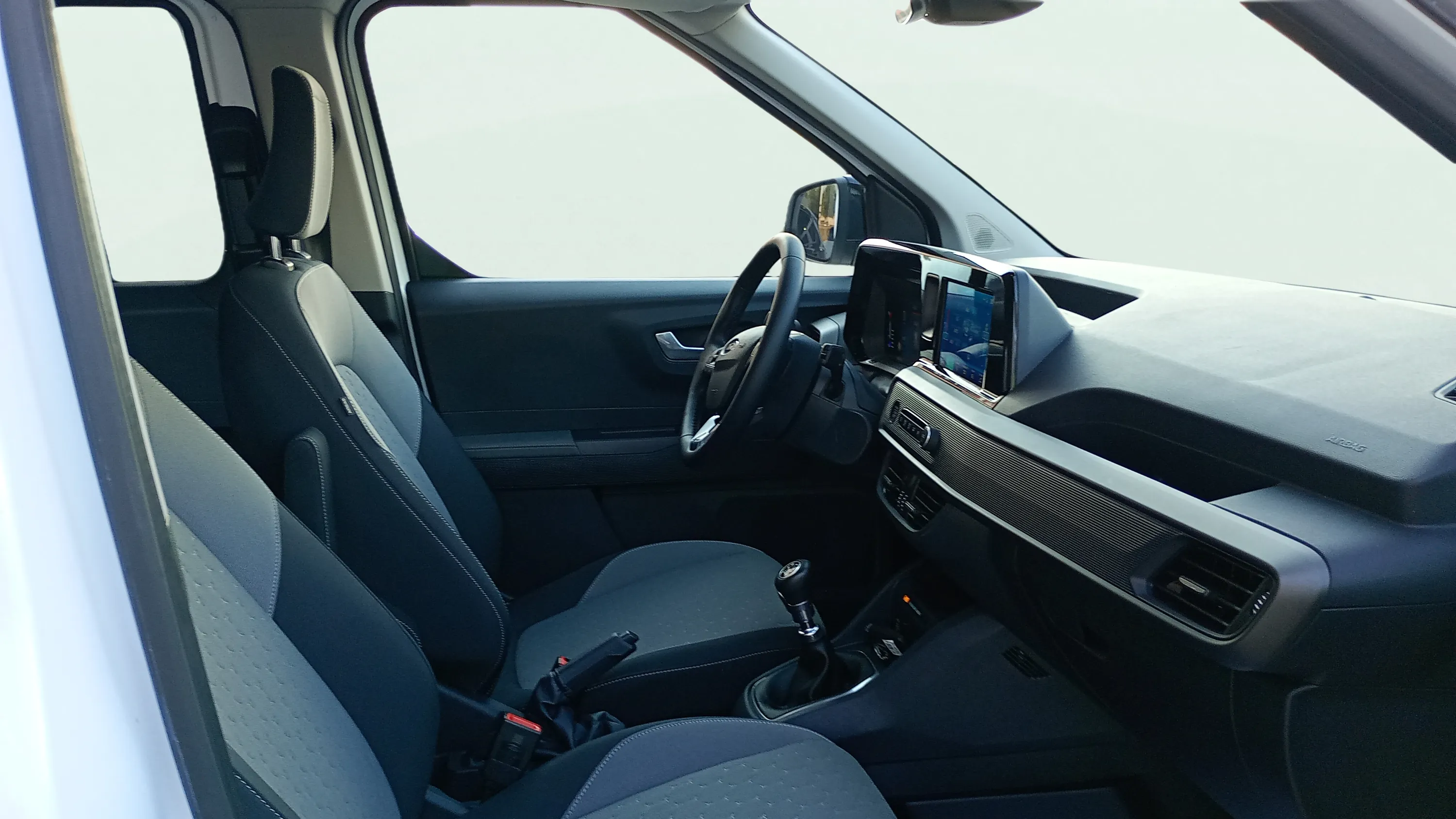 Ford Tourneo Courier 1.0 EcoBoost Titanium - foto 13