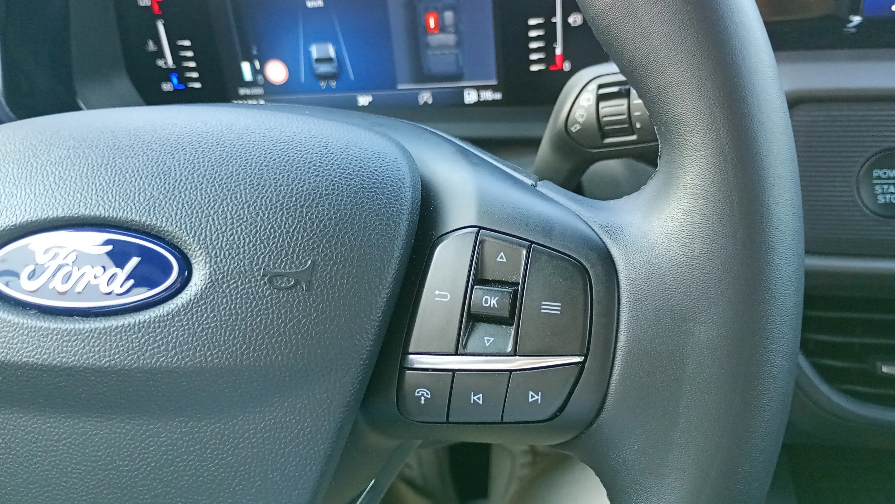 Ford Tourneo Courier 1.0 EcoBoost Titanium - foto 25