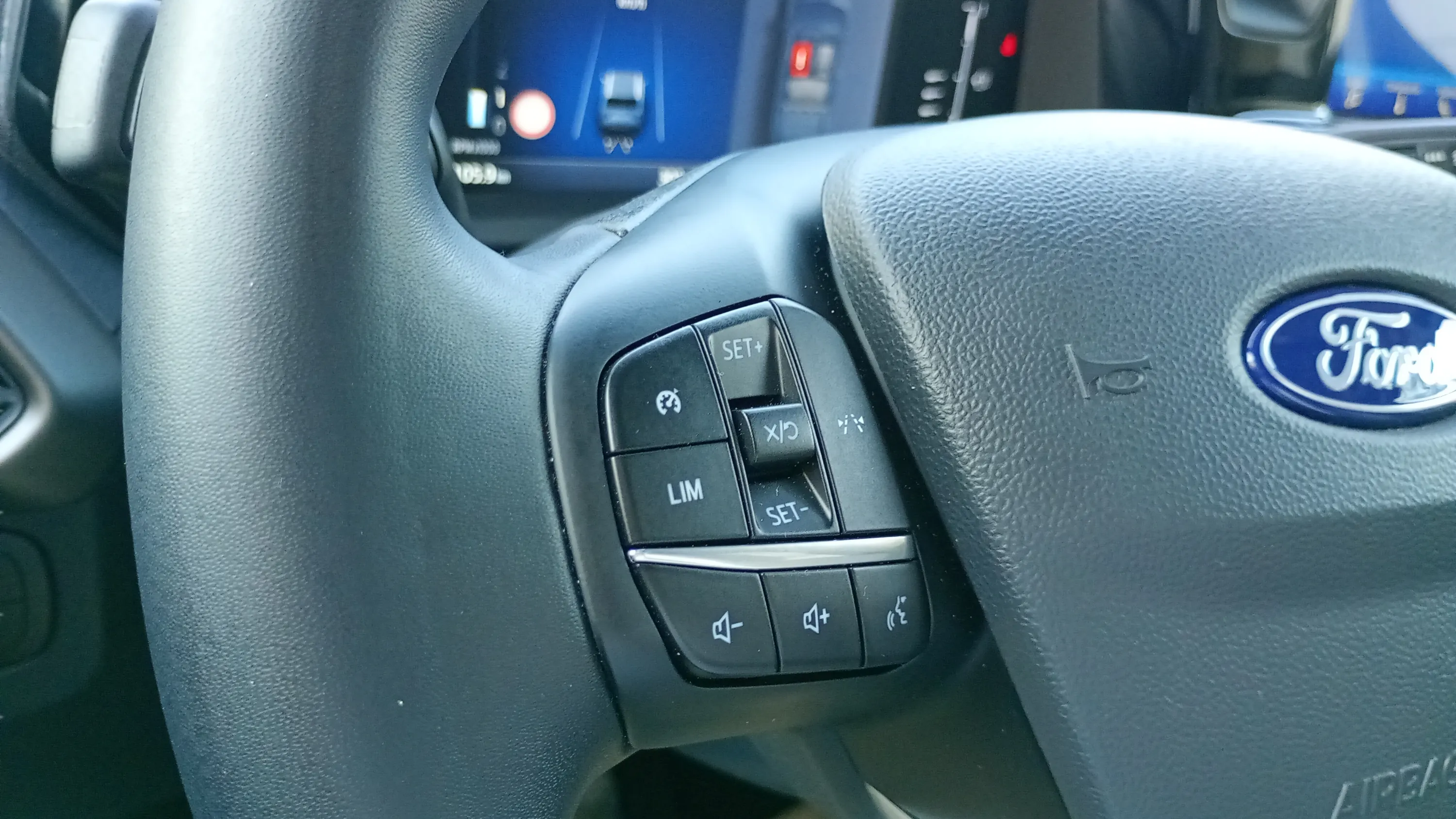 Ford Tourneo Courier 1.0 EcoBoost Titanium - foto 24