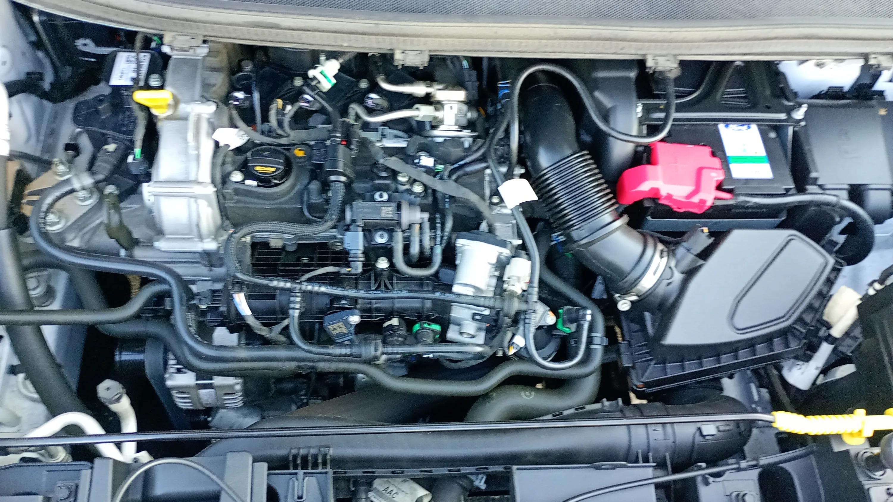 Ford Tourneo Courier 1.0 EcoBoost Titanium - foto 18