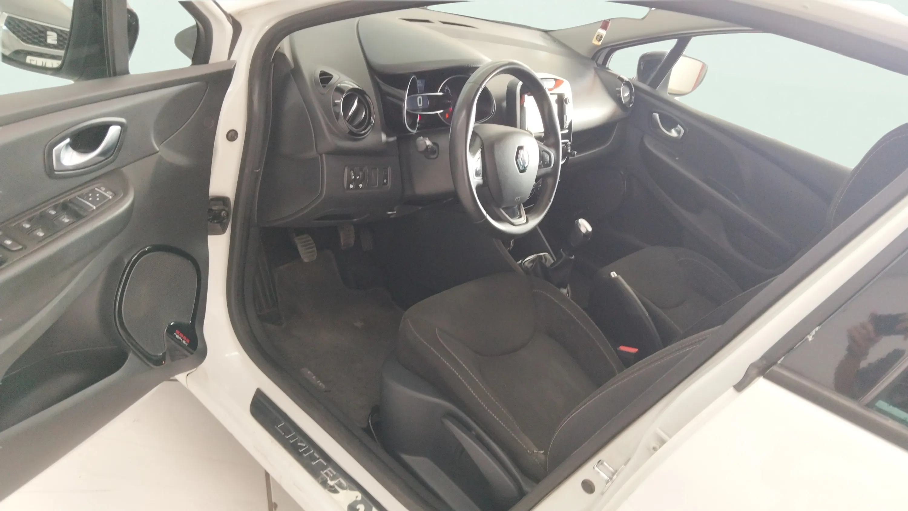 Renault Clio Limited Energy TCe -18 - foto 10