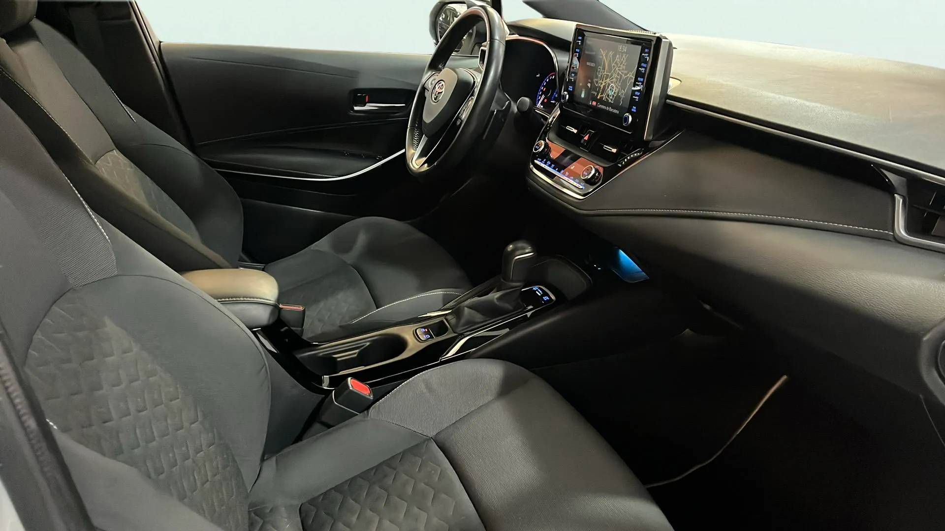 Toyota Corolla 2.0 180H Active Tech E-CVT - foto 16