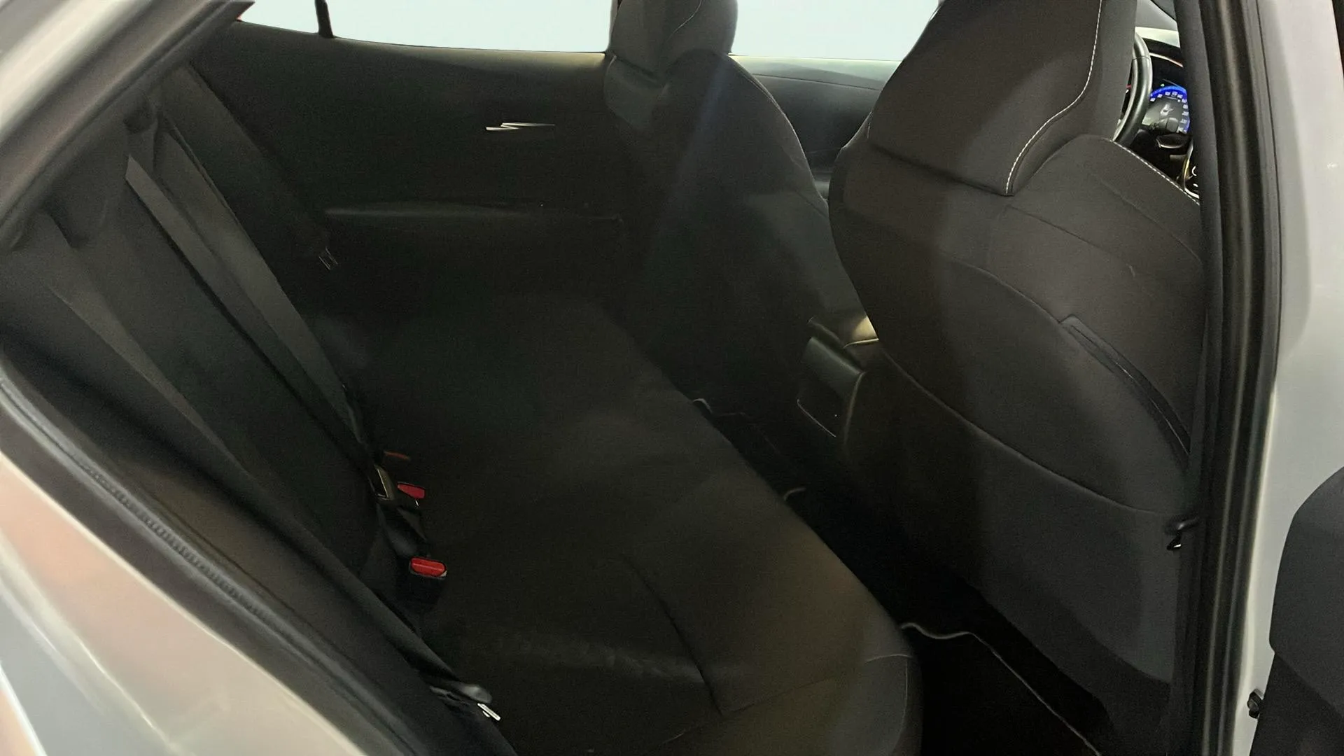 Toyota Corolla 2.0 180H Active Tech E-CVT - foto 17