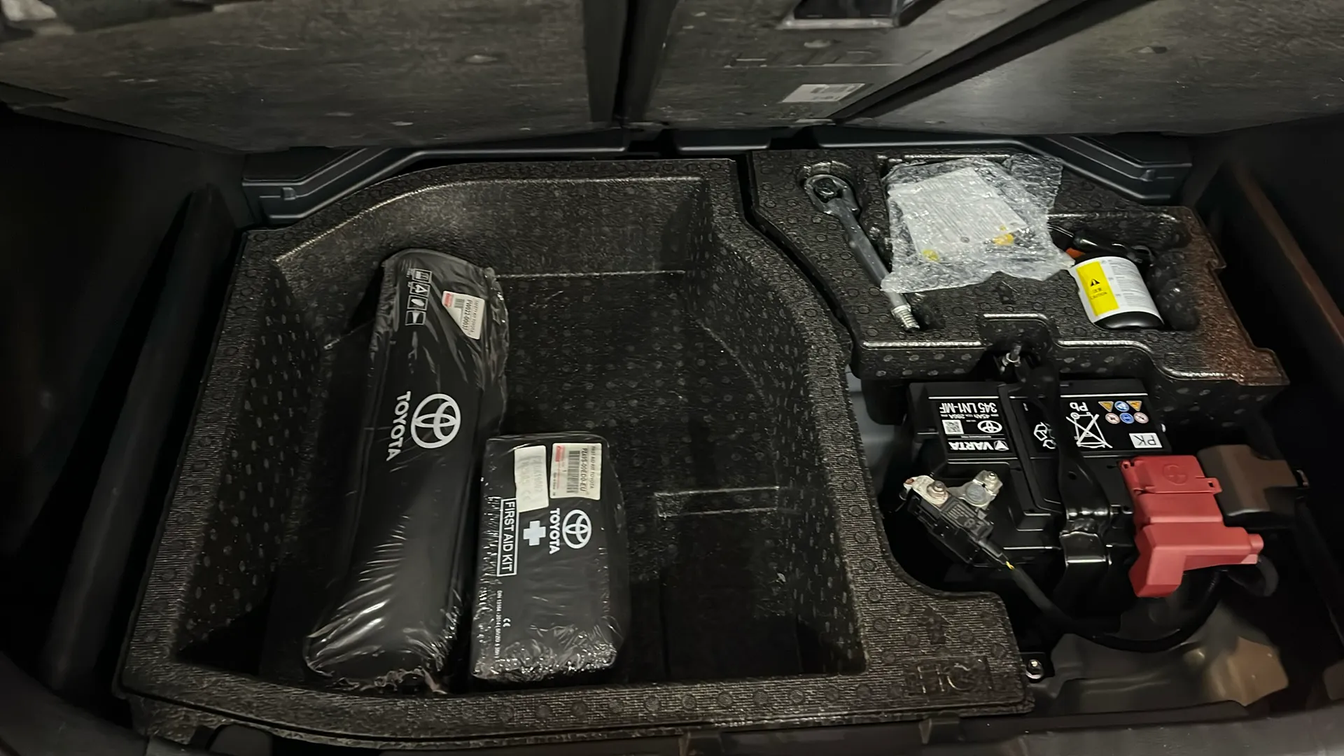 Toyota Corolla 2.0 180H Active Tech E-CVT - foto 21