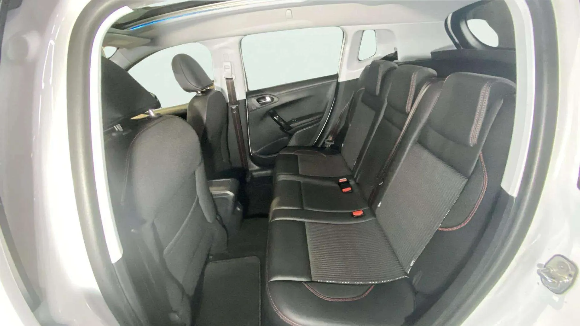 Peugeot 2008 GT Line 1.6 BlueHDi - foto 18