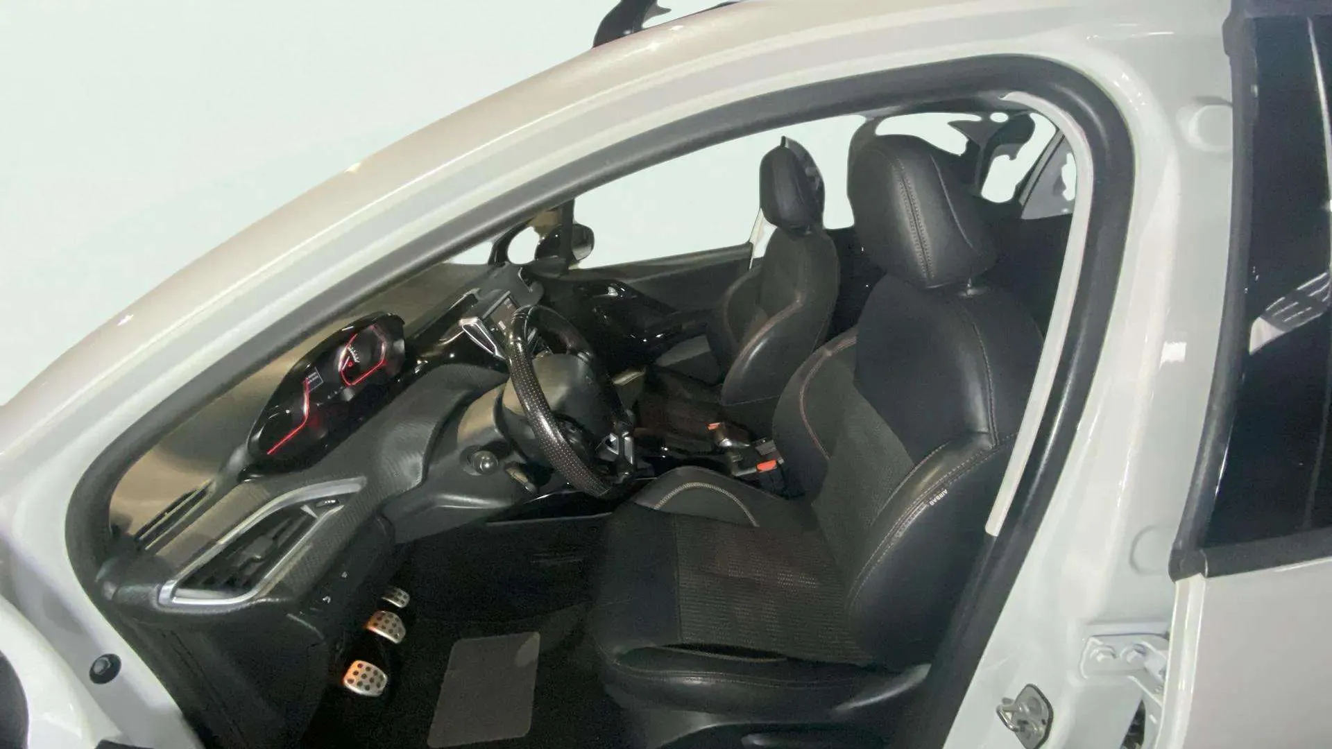 Peugeot 2008 GT Line 1.6 BlueHDi - foto 17