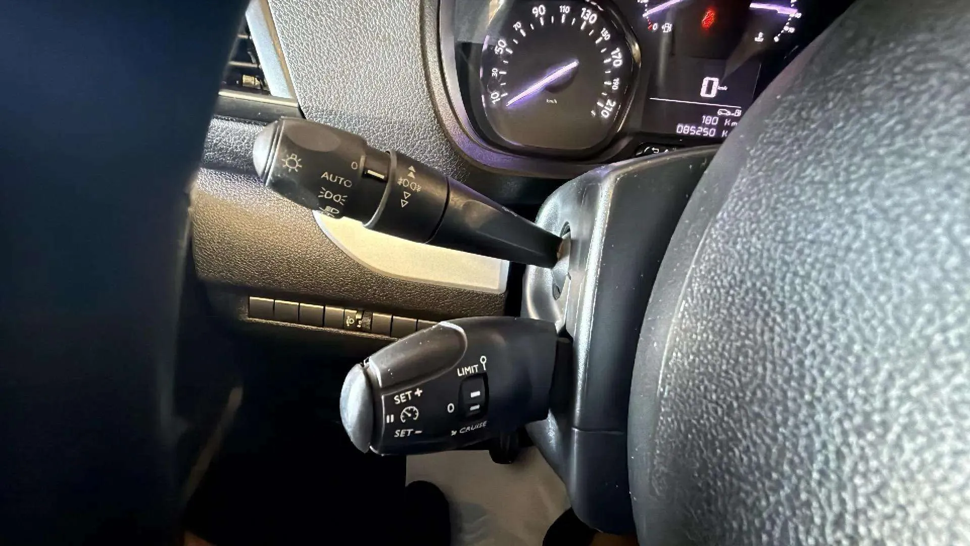 Peugeot Traveller Active 1.5 BlueHDi Compact - foto 25