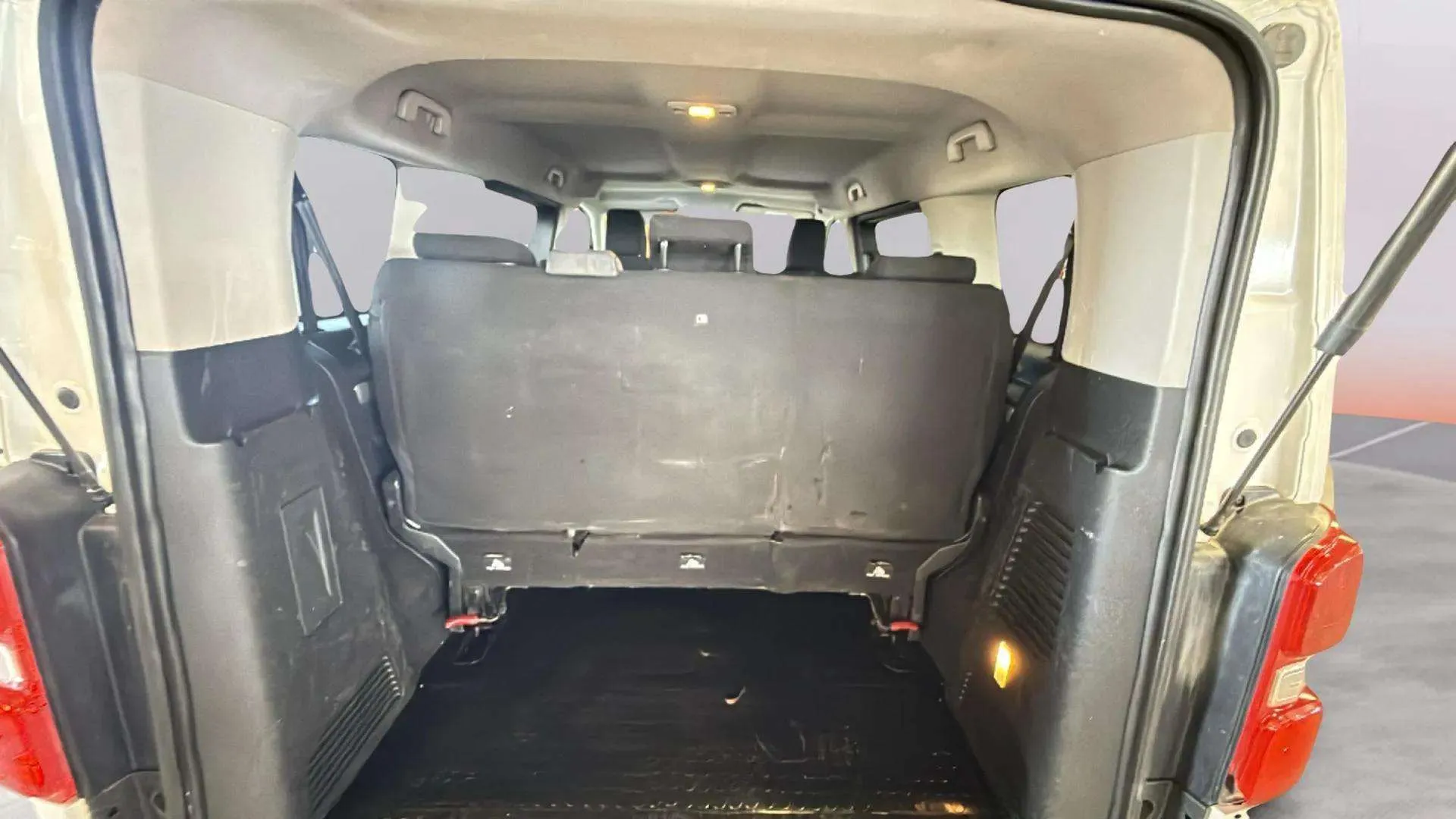 Peugeot Traveller Active 1.5 BlueHDi Compact - foto 20