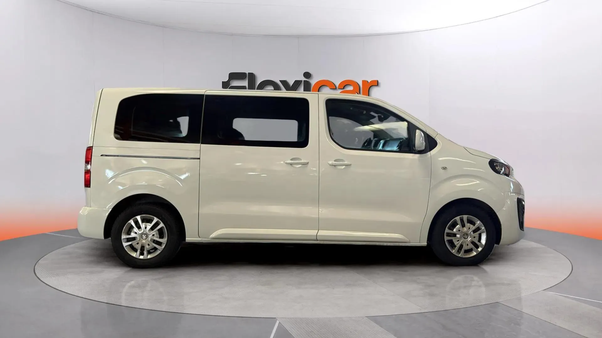 Peugeot Traveller Active 1.5 BlueHDi Compact - foto 3