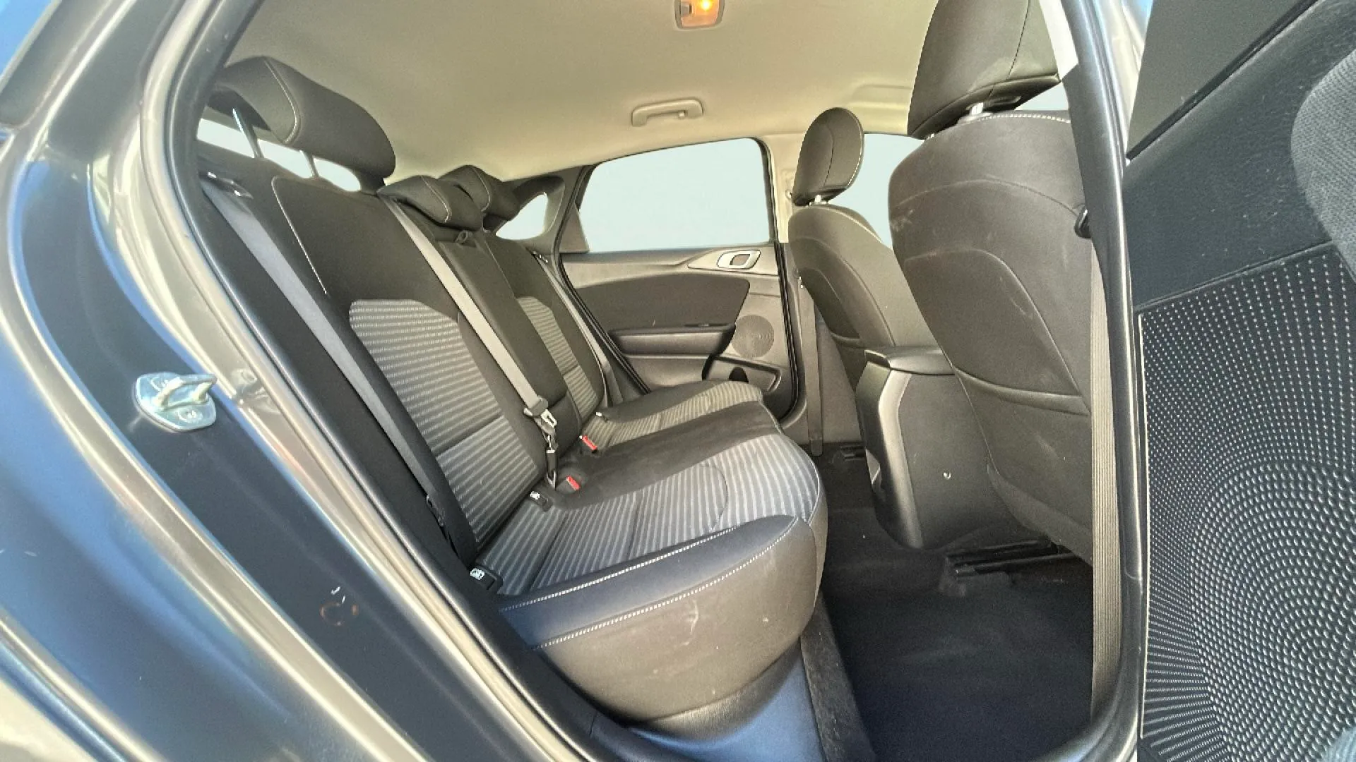 Kia Ceed 1.6 MHEV iMT Drive - foto 16