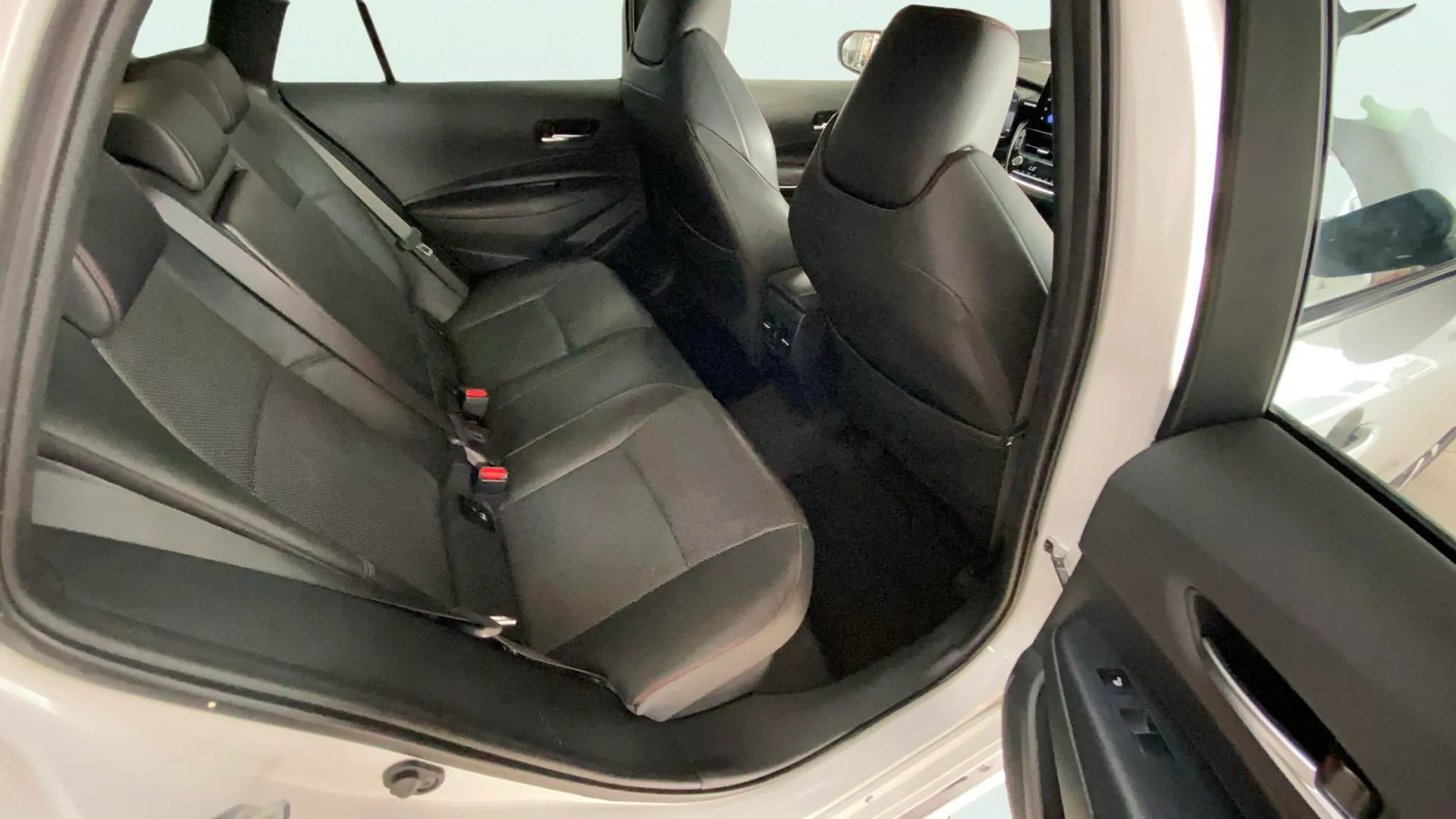 Toyota Corolla 140H GR-Sport Touring Sport - foto 10