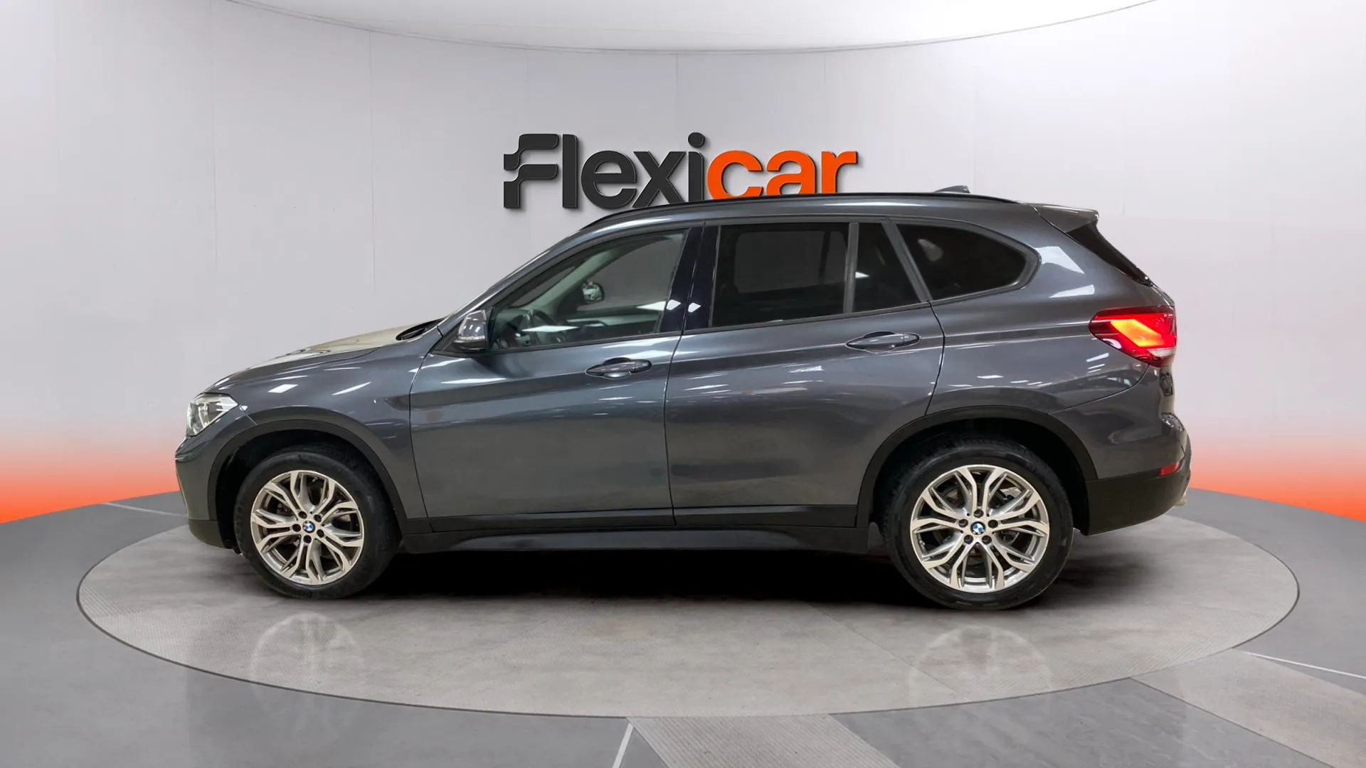 BMW X1 sDrive18i - foto 5