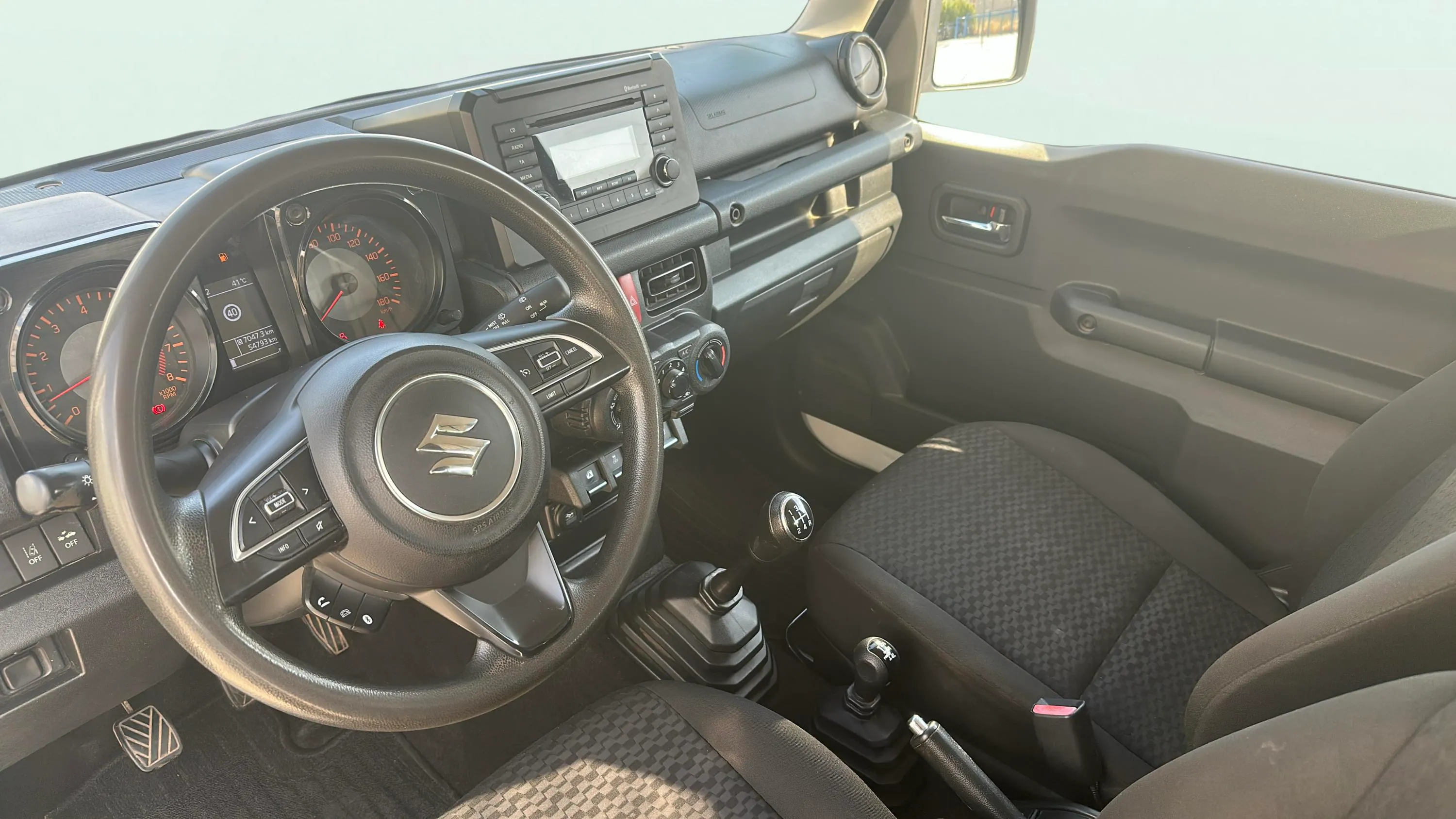 Suzuki Jimny 1.5 JX - foto 9