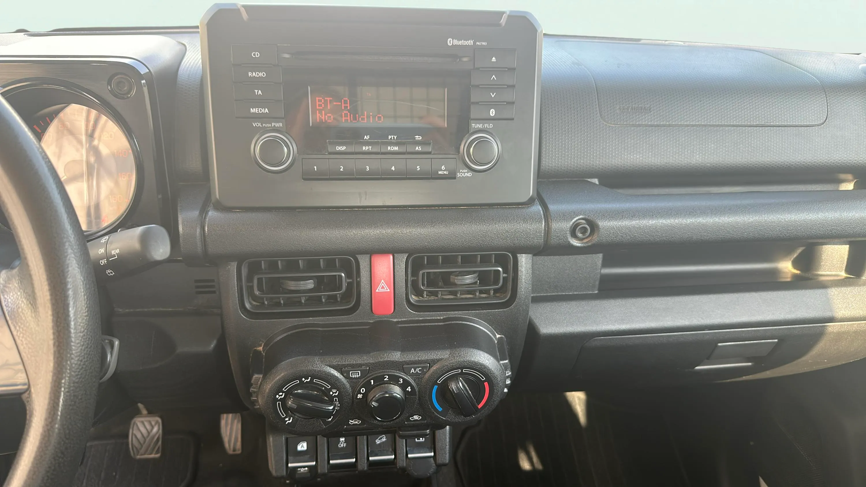 Suzuki Jimny 1.5 JX - foto 12
