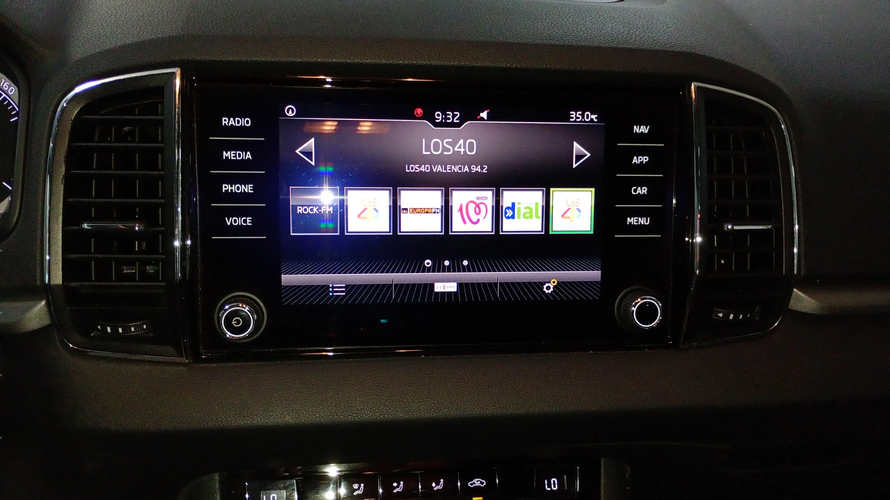Škoda Karoq 1.6 TDI Ambition - foto 18