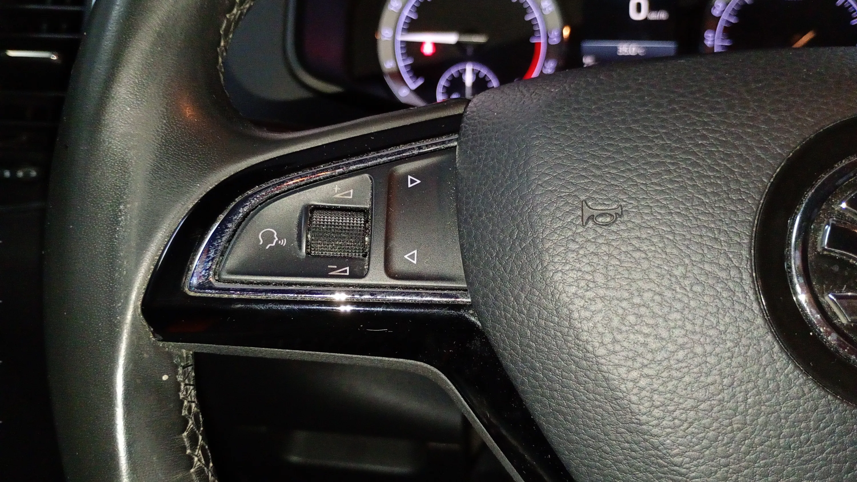 Škoda Karoq 1.6 TDI Ambition - foto 12