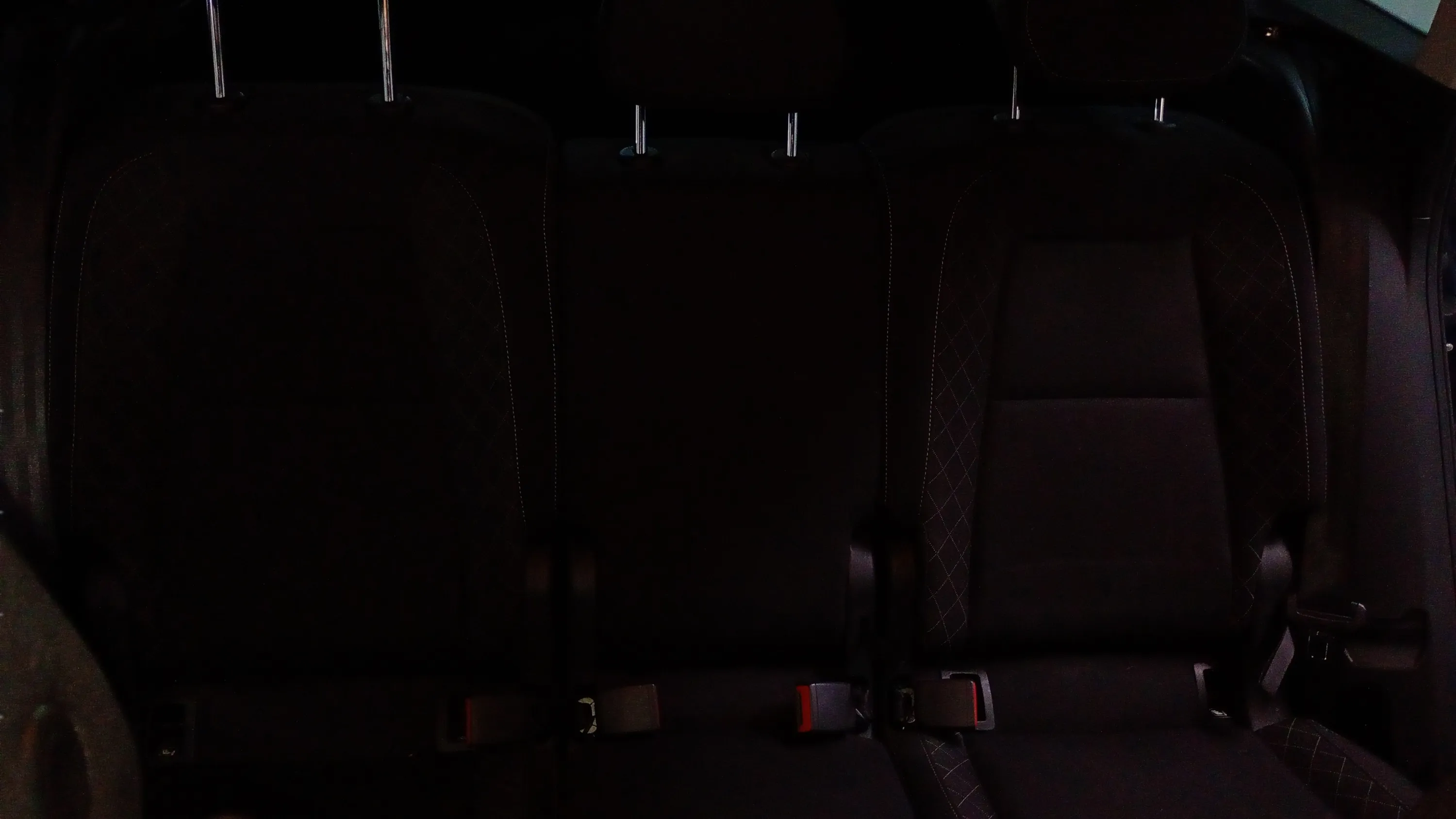 Škoda Karoq 1.6 TDI Ambition - foto 28