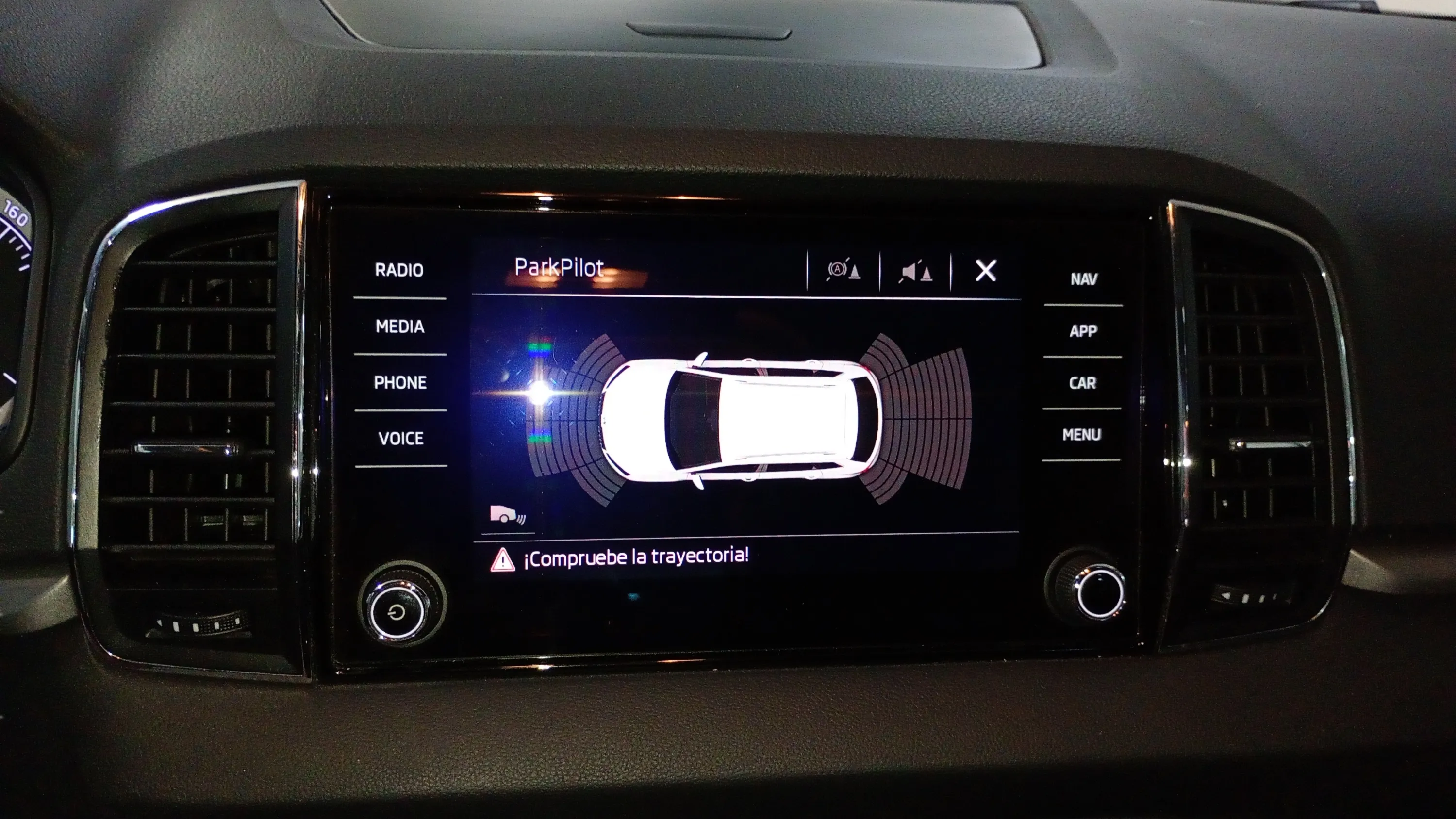 Škoda Karoq 1.6 TDI Ambition - foto 16