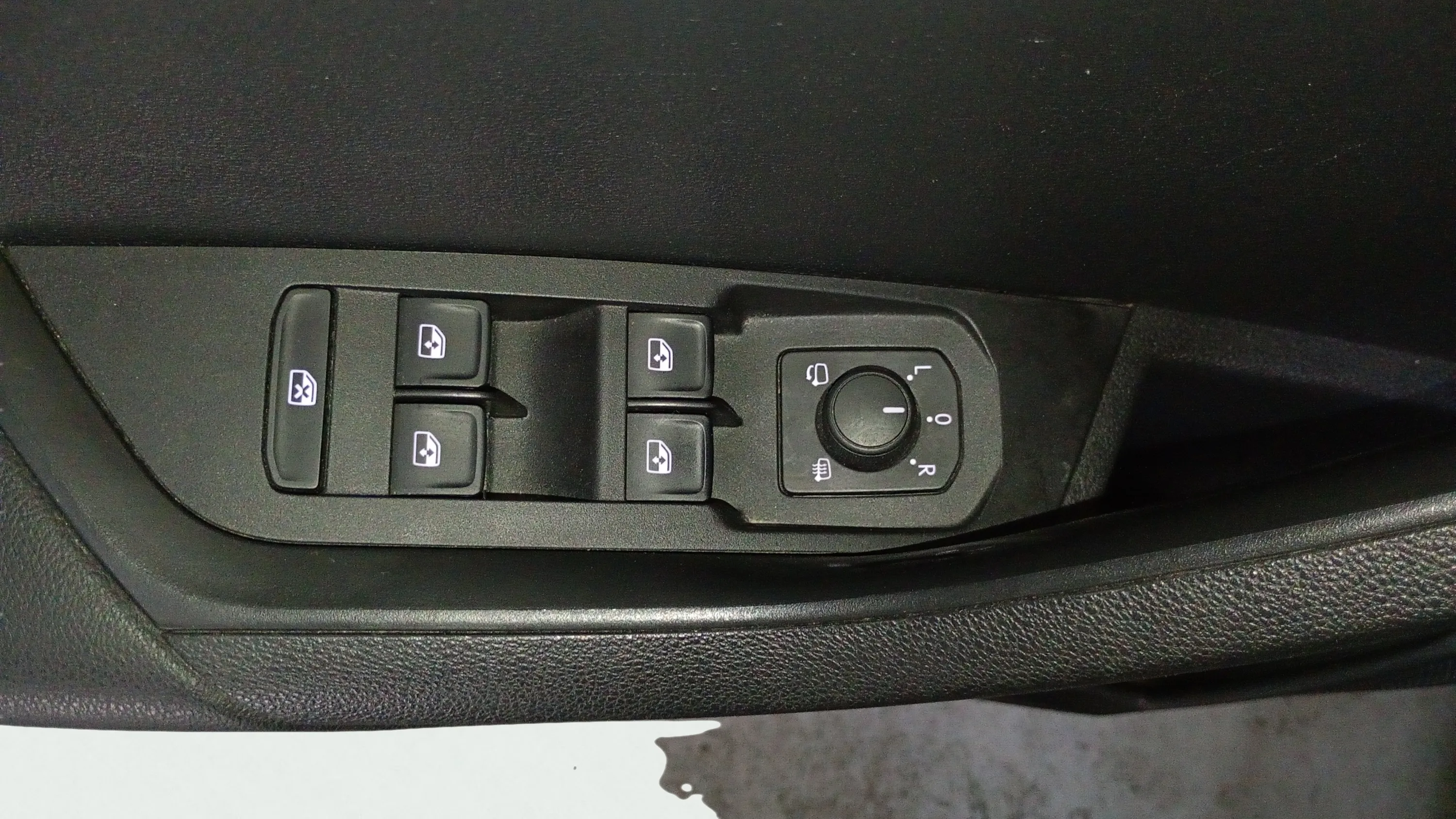 Škoda Karoq 1.6 TDI Ambition - foto 21