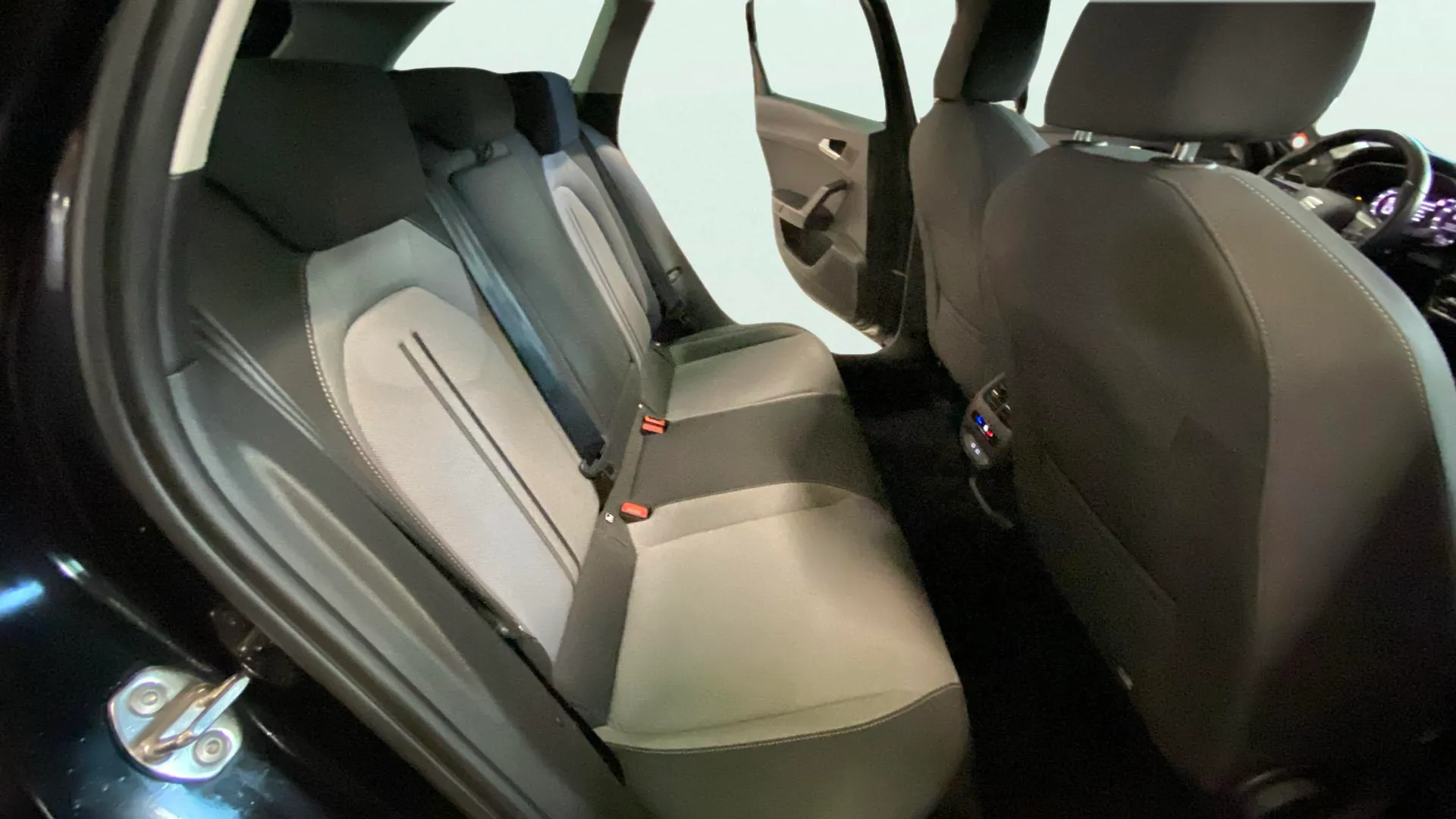 SEAT León 1.5 TSI FR 25 Aniversario - foto 15