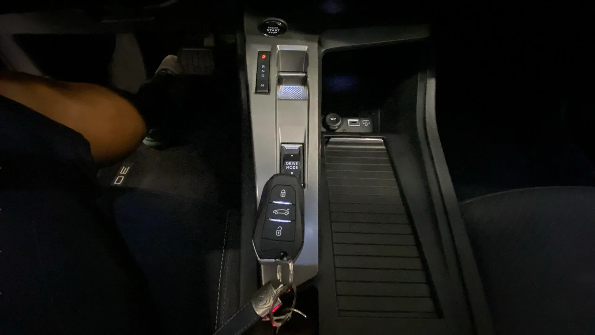 Peugeot 308 Allure PureTech 130 EAT8 - foto 19