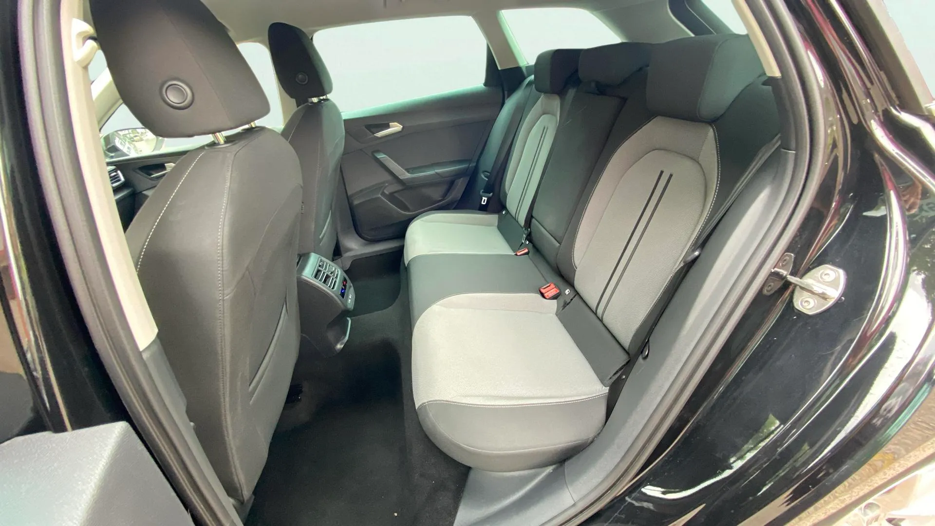 SEAT León SP 1.5 TSI Style 25 Aniversario - foto 18