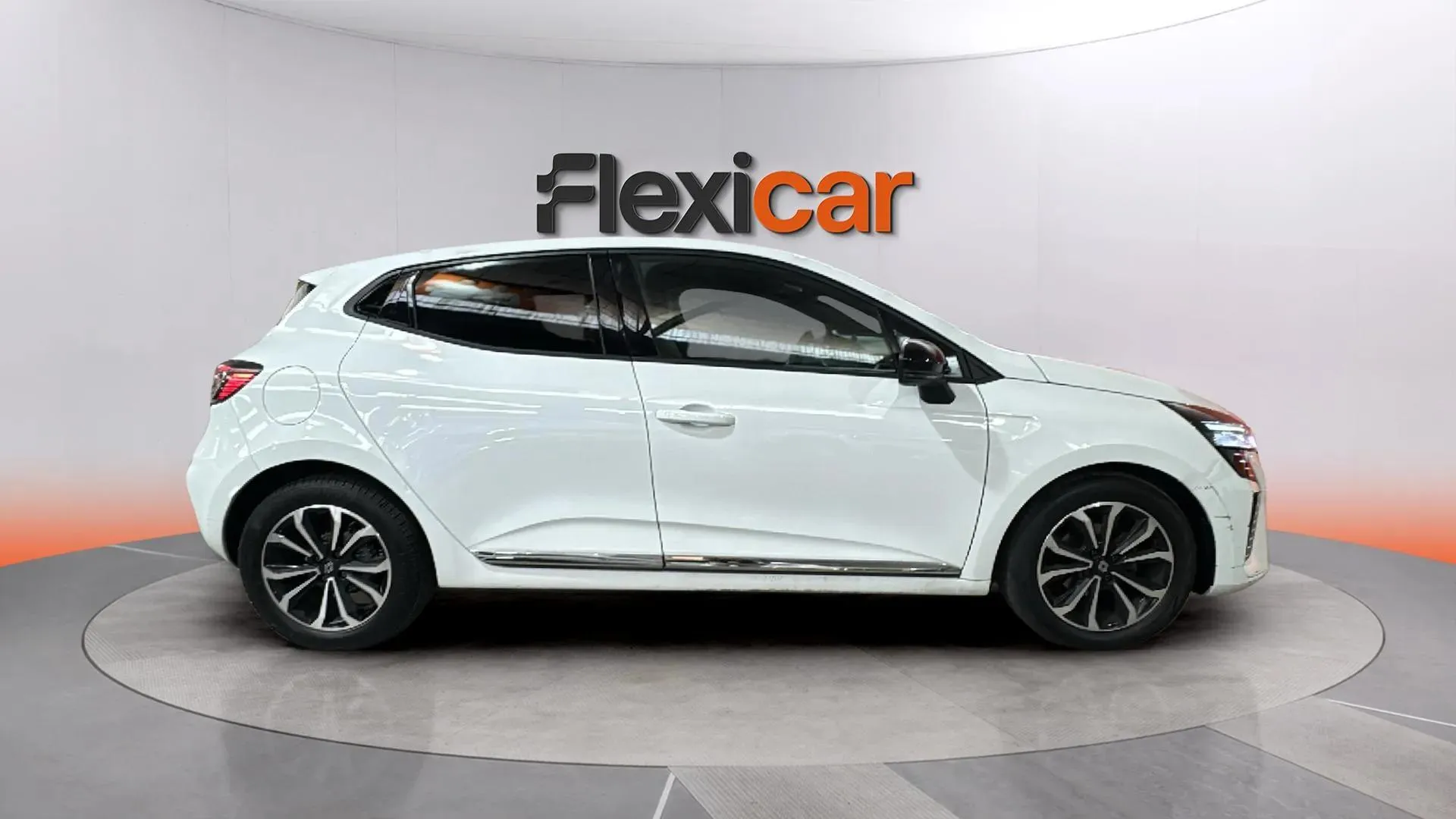 Renault Clio Techno TCe 90 - foto 8