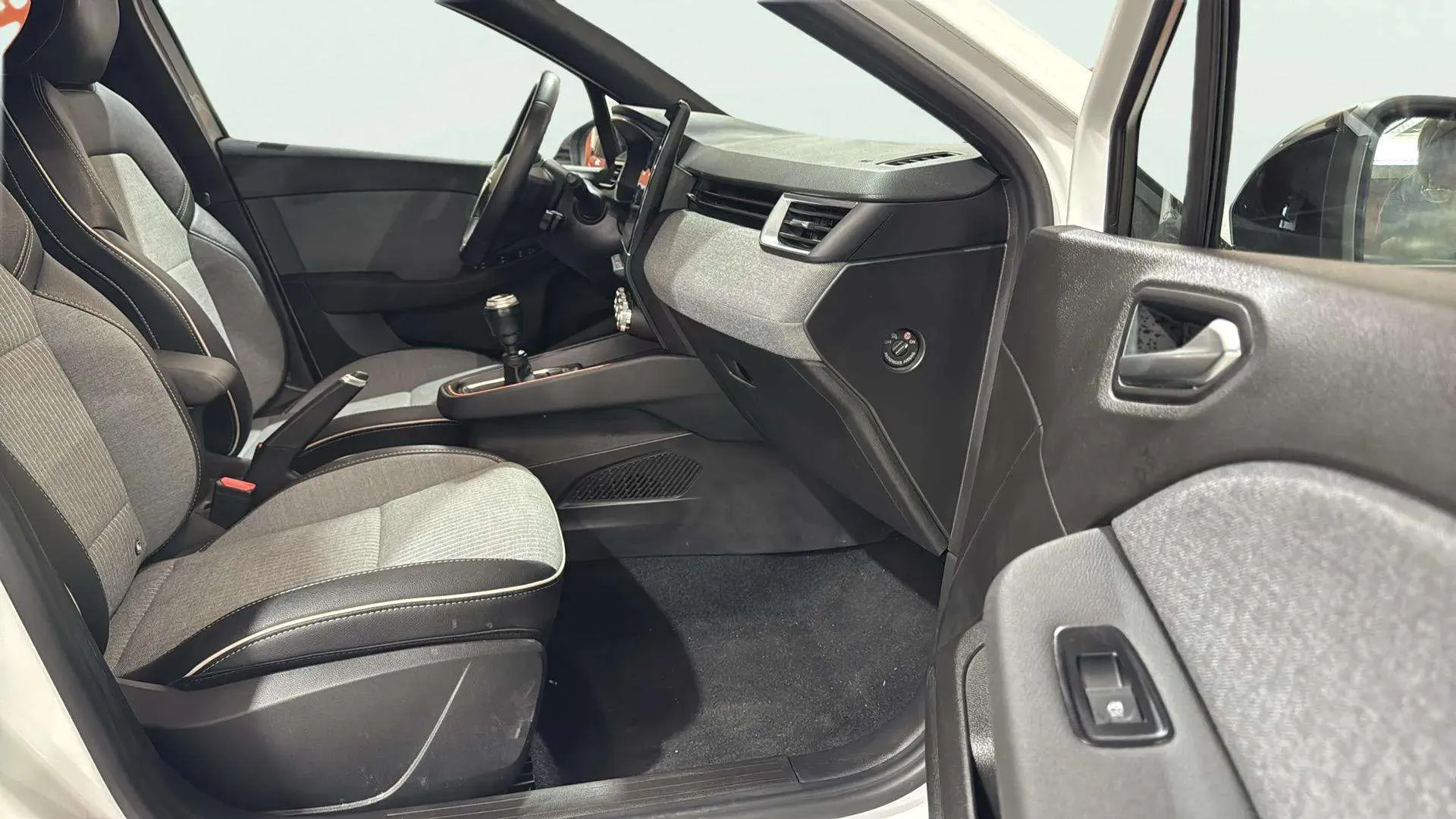 Renault Clio Techno TCe 90 - foto 21